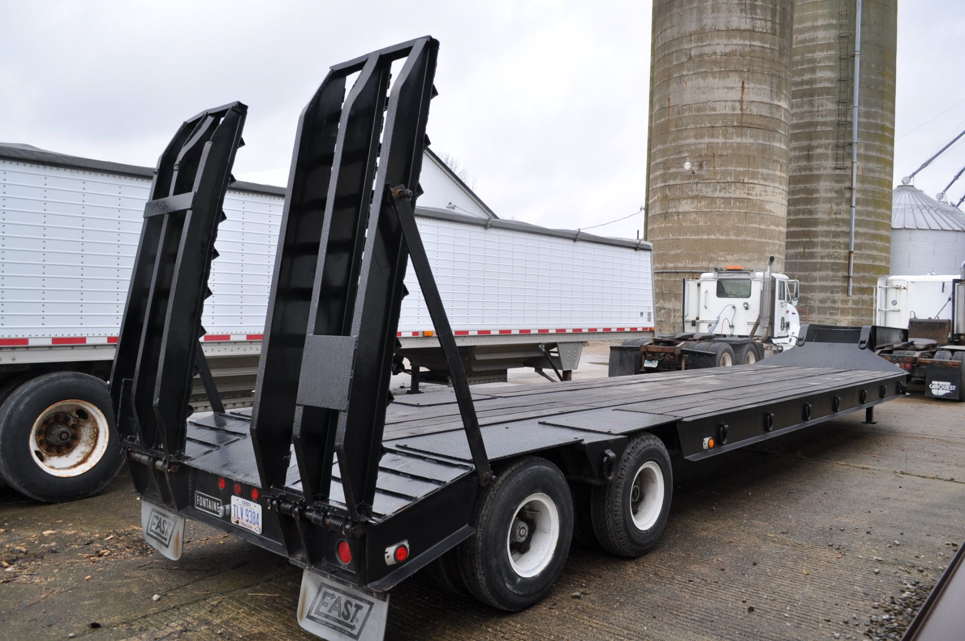 1985 Fontaine 44’ equipment trailer, 31’ deck w/ 2’ dovetail, ramps, oak floor, 8.25-15 tires on - Image 3 of 12