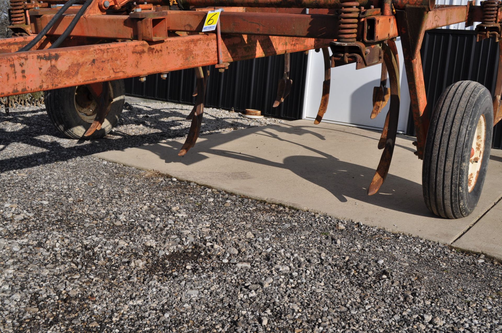 Allis Chalmers chisel plow, 10 shank, hyd raise - Image 5 of 7