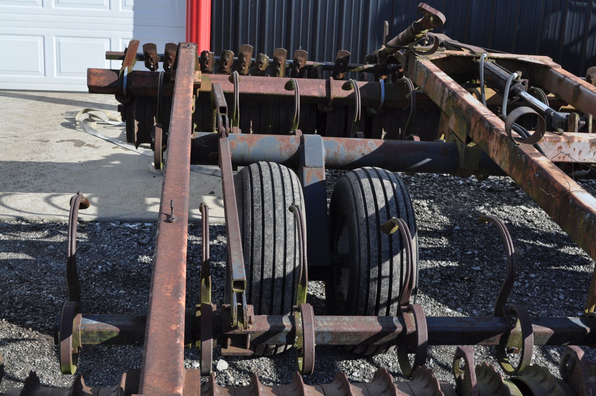 13’ International 415 cultimulcher, rear hitch - Image 9 of 10