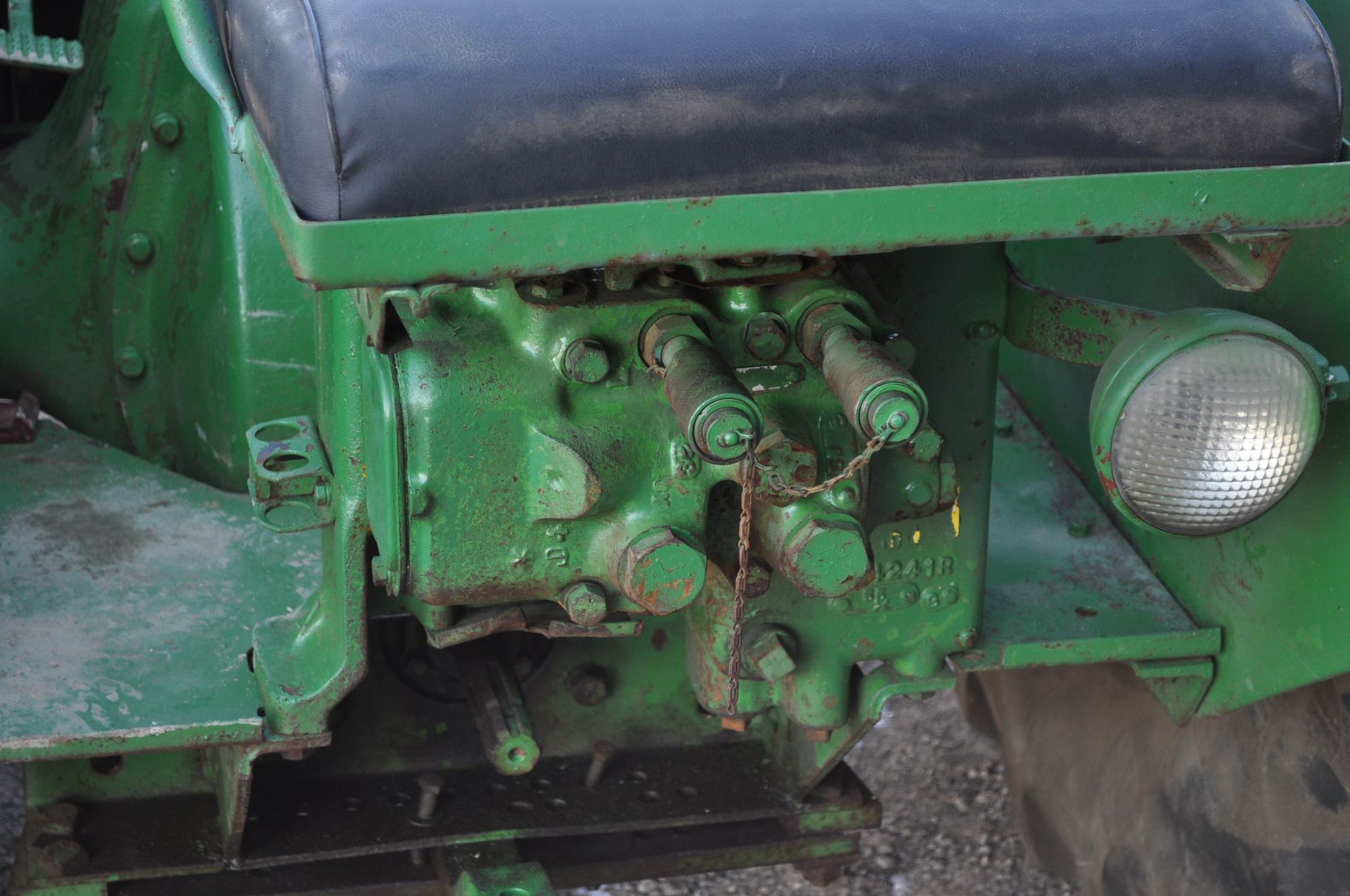 John Deere AR tractor, styled, 14.9-26 rear, 6.50-16 front, wide front, fenders, gasoline, single - Image 6 of 12