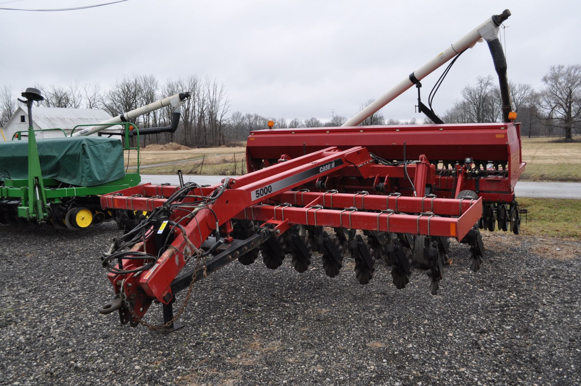 Case IH 5400 grain drill, 3pt no-till caddie cart, 7 ½” spacing, 2 bar coil tine drag, Remlinger