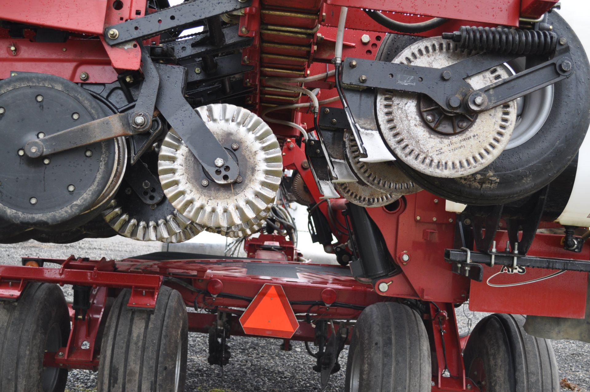 2013 Case IH 1240 12/23 planter, bulk fill, 2x2 liquid fertilizer coulters w/ knife, (2) 200 gal - Image 9 of 16