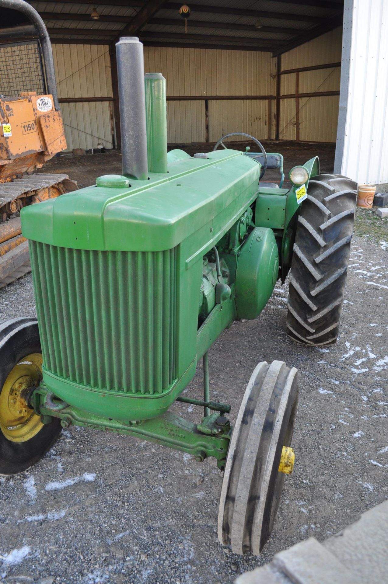 John Deere AR tractor, styled, 14.9-26 rear, 6.50-16 front, wide front, fenders, gasoline, single