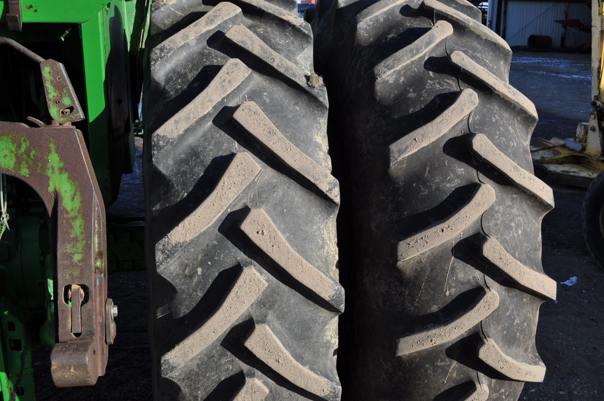 John Deere 4430 tractor, C/H/A, 18.4-38 duals, 11.00-16 front, front weights, Quad range, 2 hyd, 3 - Image 7 of 18