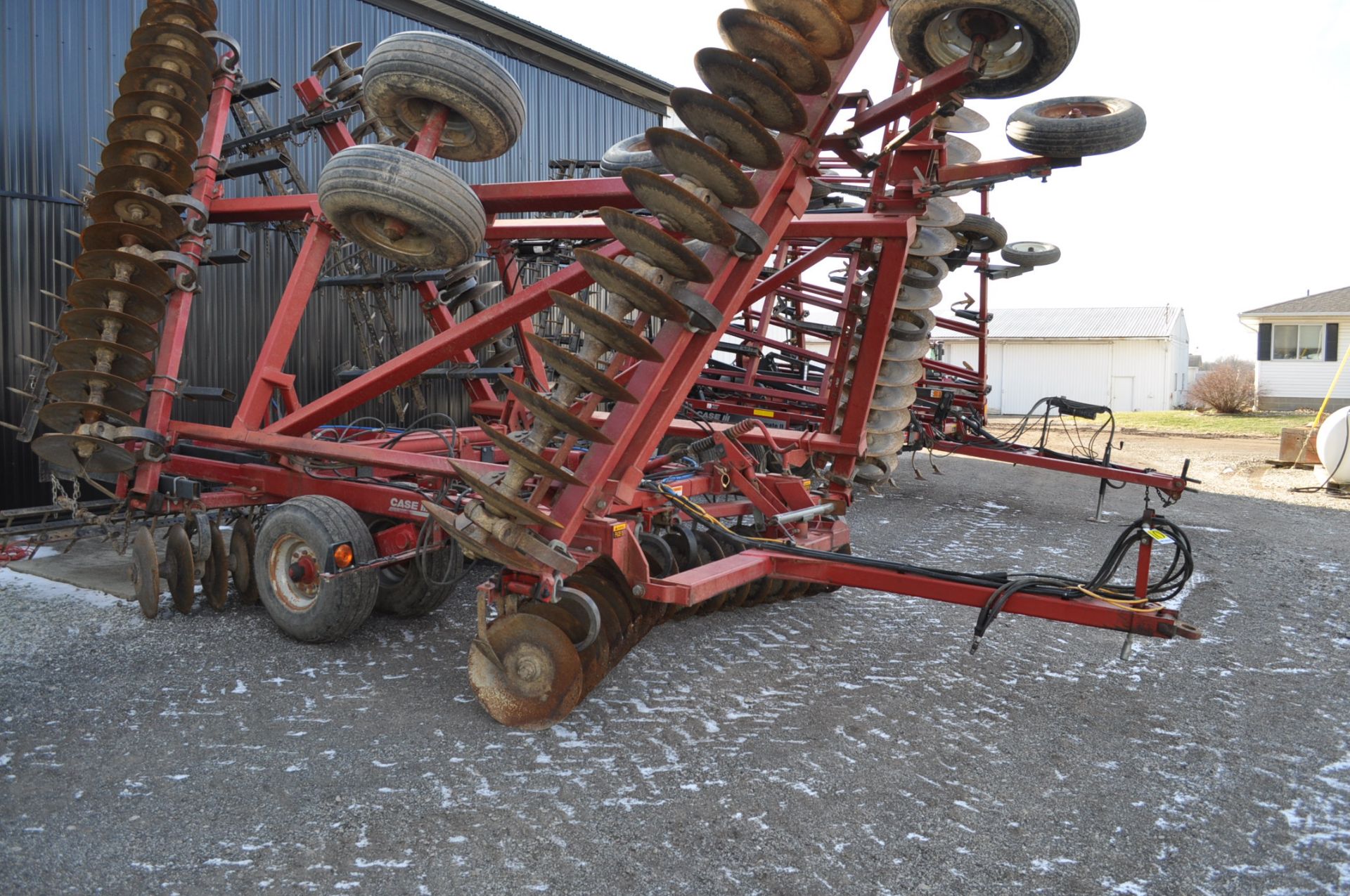 34’ Case IH 3950 disc, 7 ½” spacing, rock flex, 3 bar harrow, rear hitch, tandem axle - Image 6 of 14