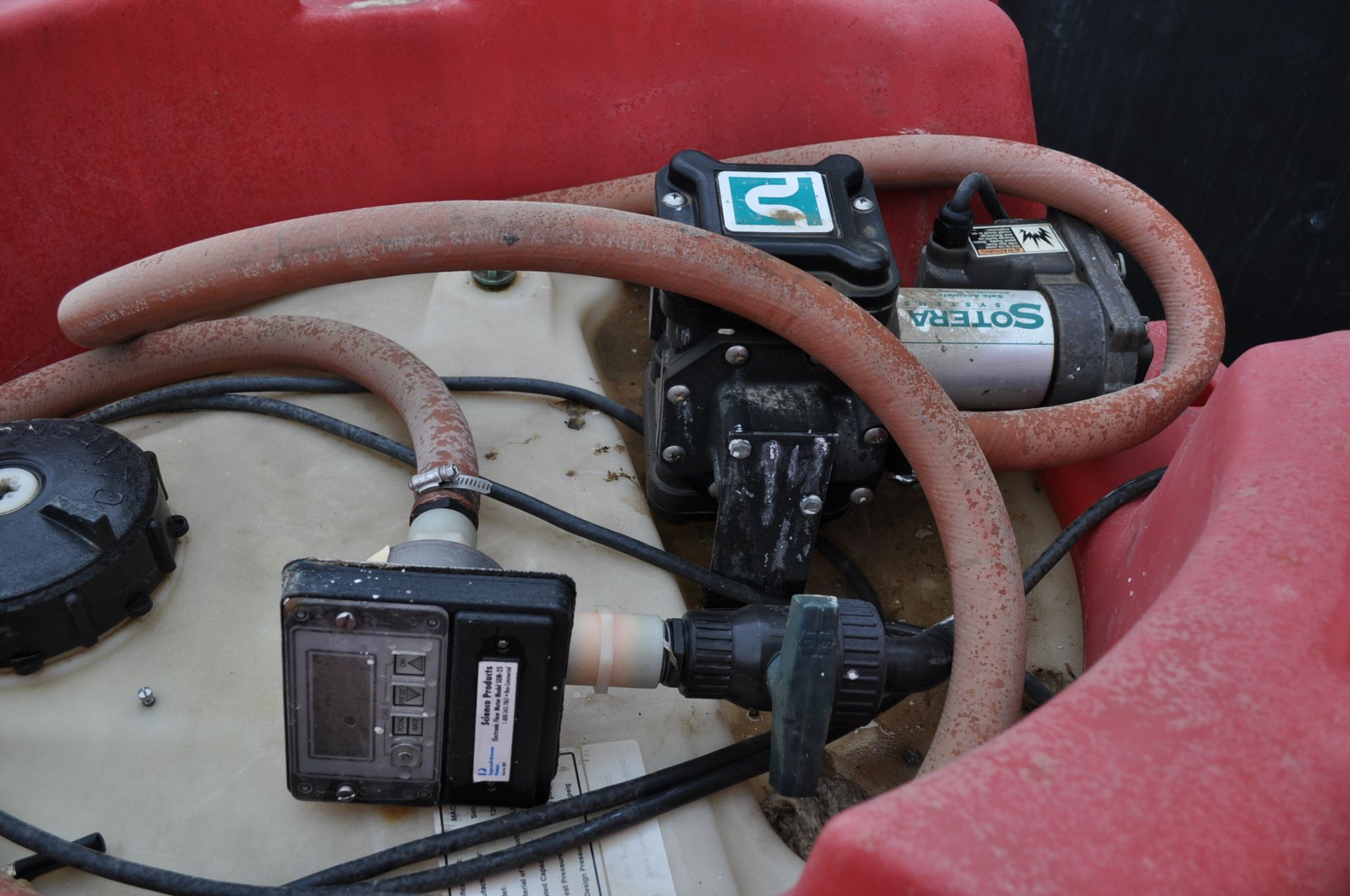 poly chemical shuttle with 12 volt pump, meter and hose - Image 2 of 2