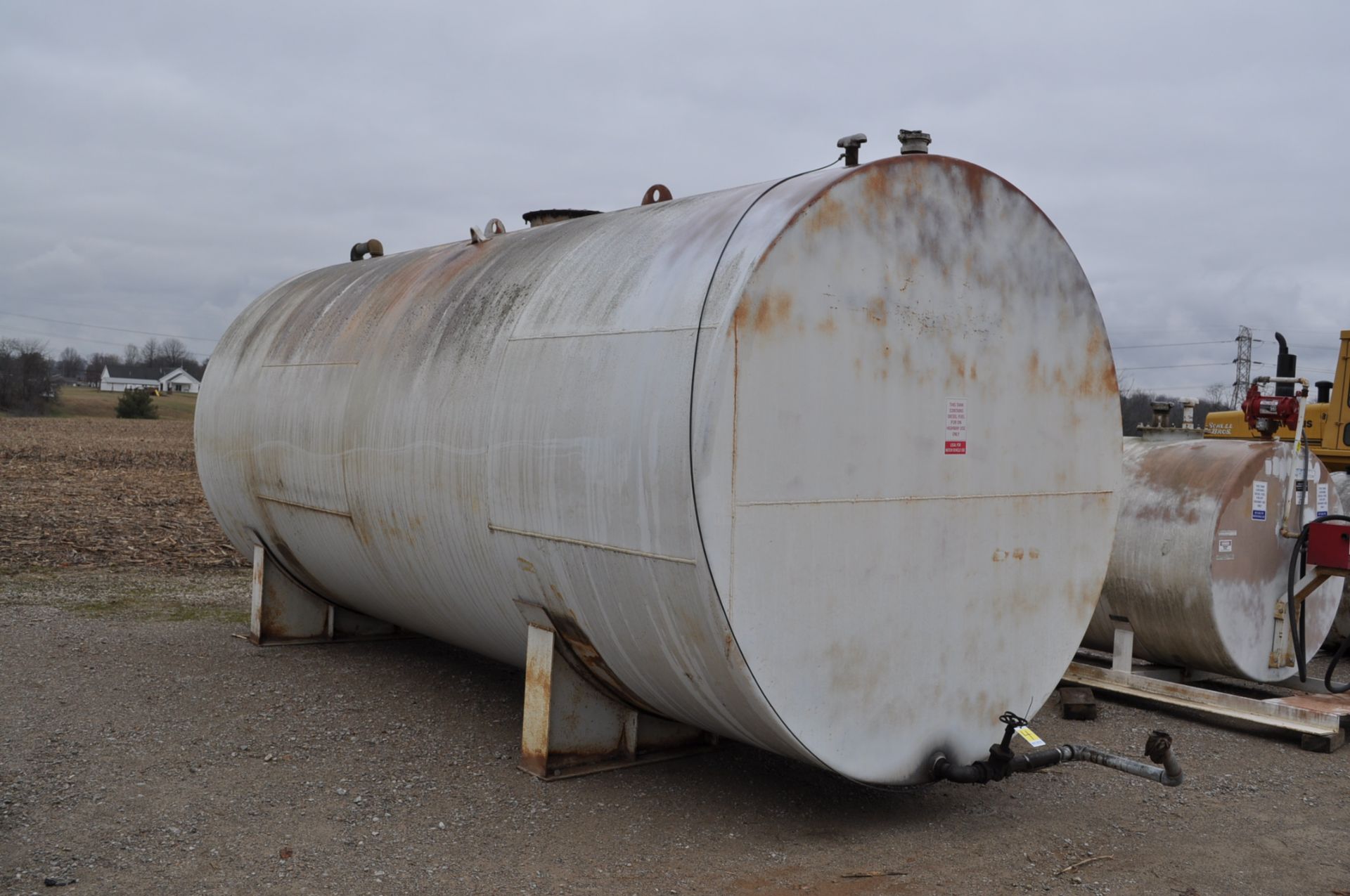 10,000 gallon single-wall fuel tank, plumbed for 3” Kamlok fill, saddles, 110 v pump w/ meter & auto - Image 2 of 12