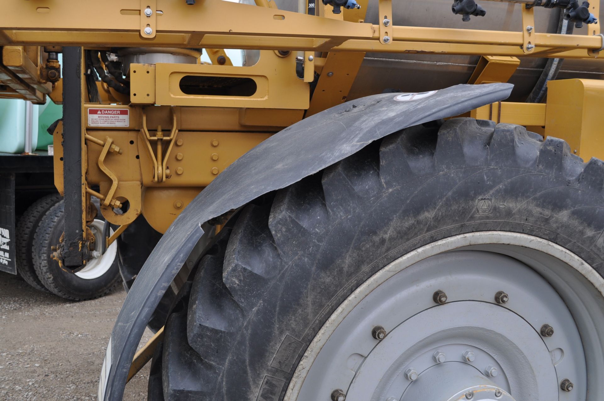 RoGator 1194 sprayer, Michelin VF 380/90 R 46 spray bib tires, 650/65 R 38 floater tires, 90’ booms, - Image 10 of 32