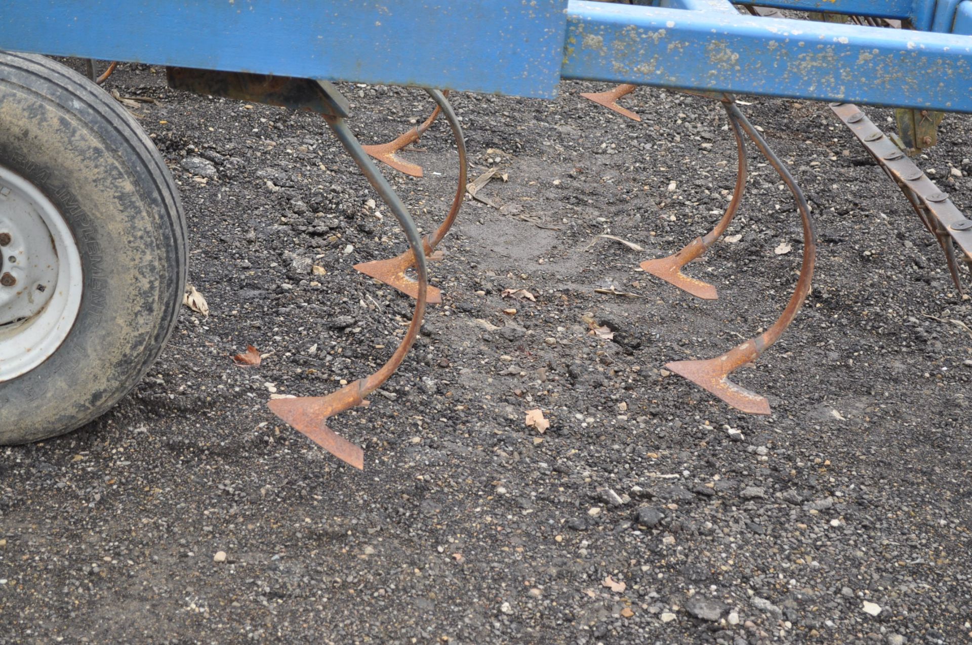 15’ field cultivator, front discs, walking tandems, 3-bar rear harrow - Image 7 of 8