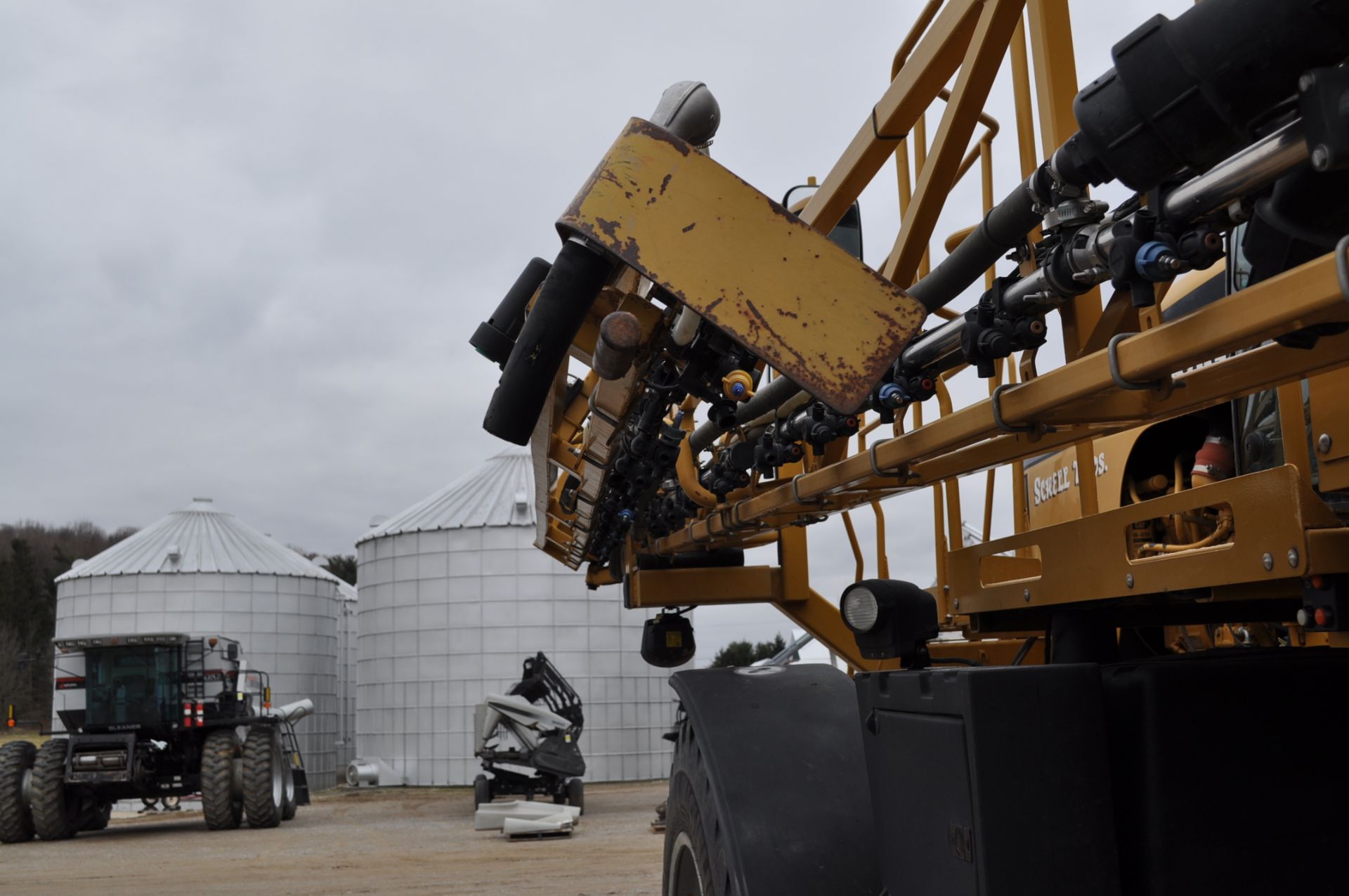 RoGator 1194 sprayer, Michelin VF 380/90 R 46 spray bib tires, 650/65 R 38 floater tires, 90’ booms, - Image 13 of 32