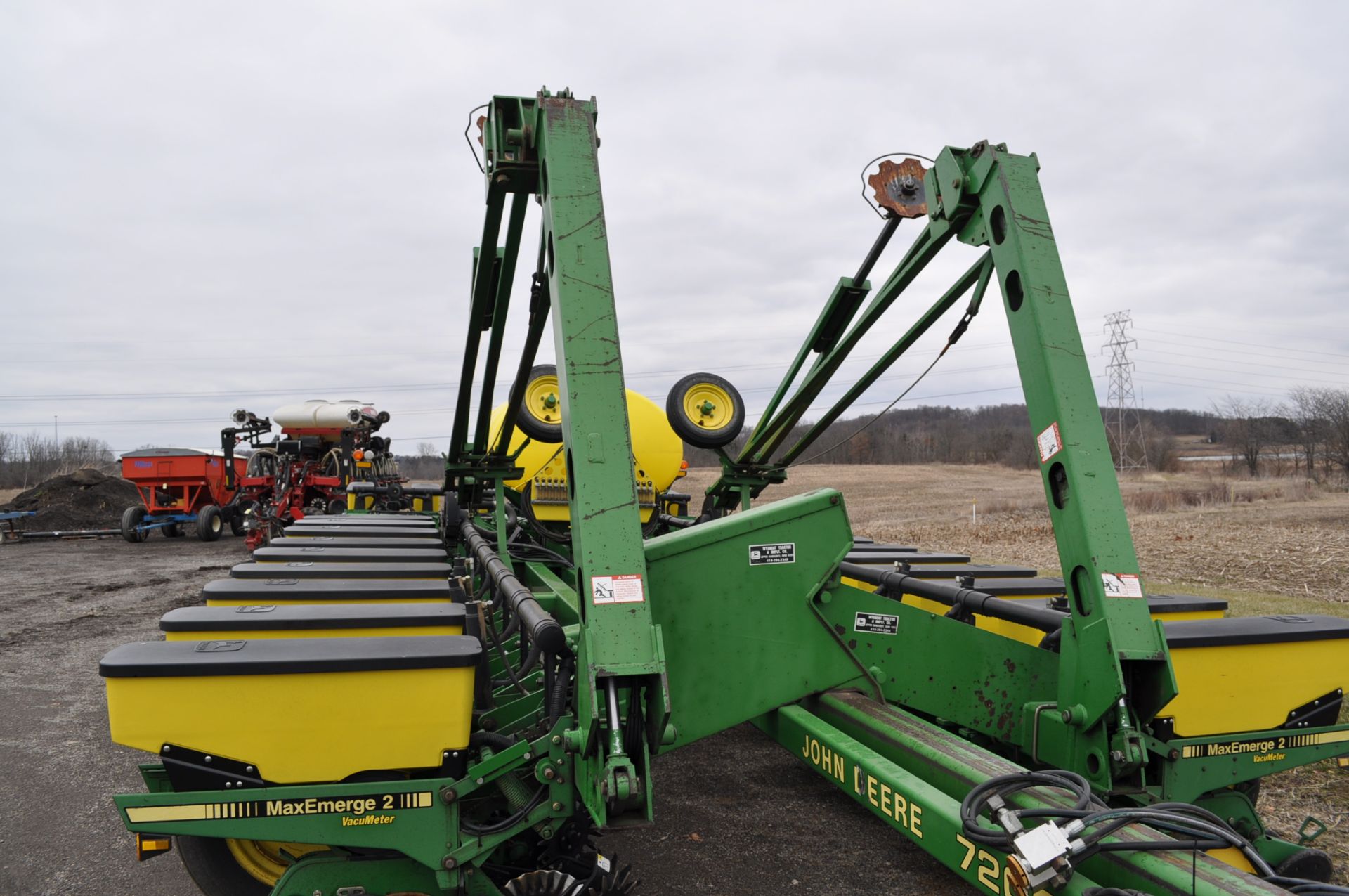 John Deere 7200 conservation 24 x 30” planter, front fold, 3 bu boxes, no-till coulters, floating - Image 11 of 14