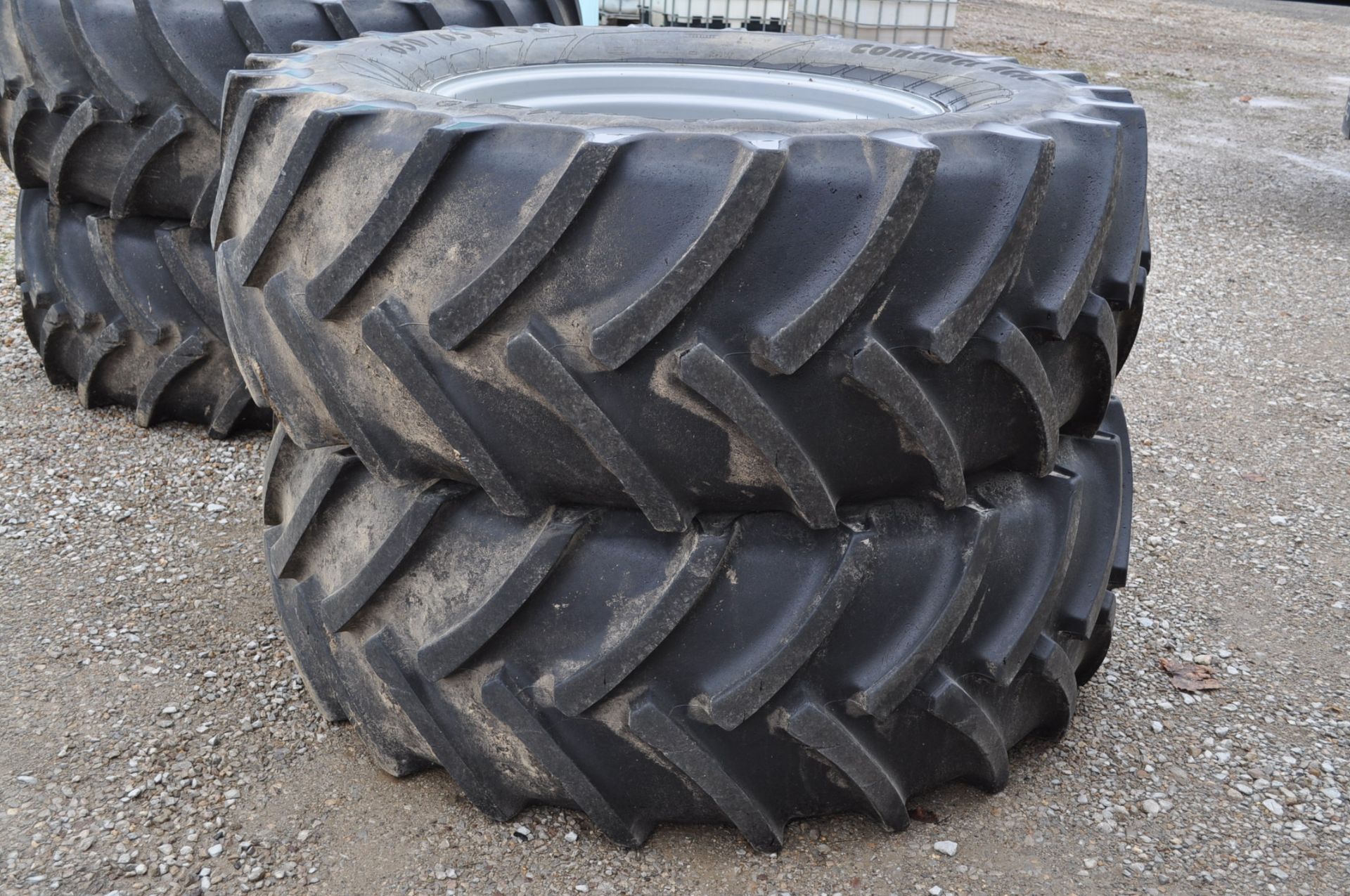 RoGator 1194 sprayer, Michelin VF 380/90 R 46 spray bib tires, 650/65 R 38 floater tires, 90’ booms, - Image 17 of 32