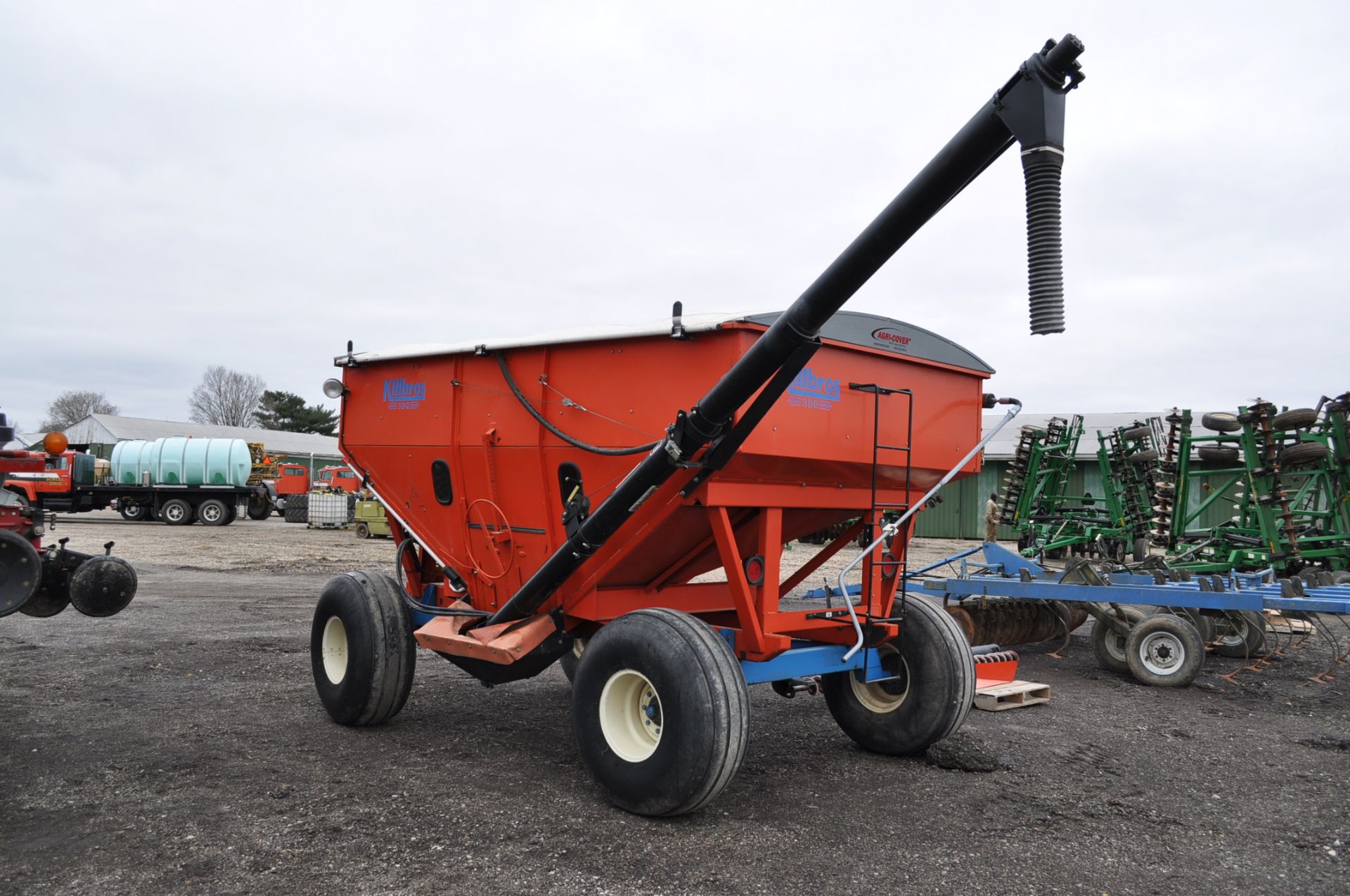 Killbros 390 gravity seed wagon, 2 compartments, sight windows, 16.5L-16.1 tires, roll tarp, - Image 3 of 10