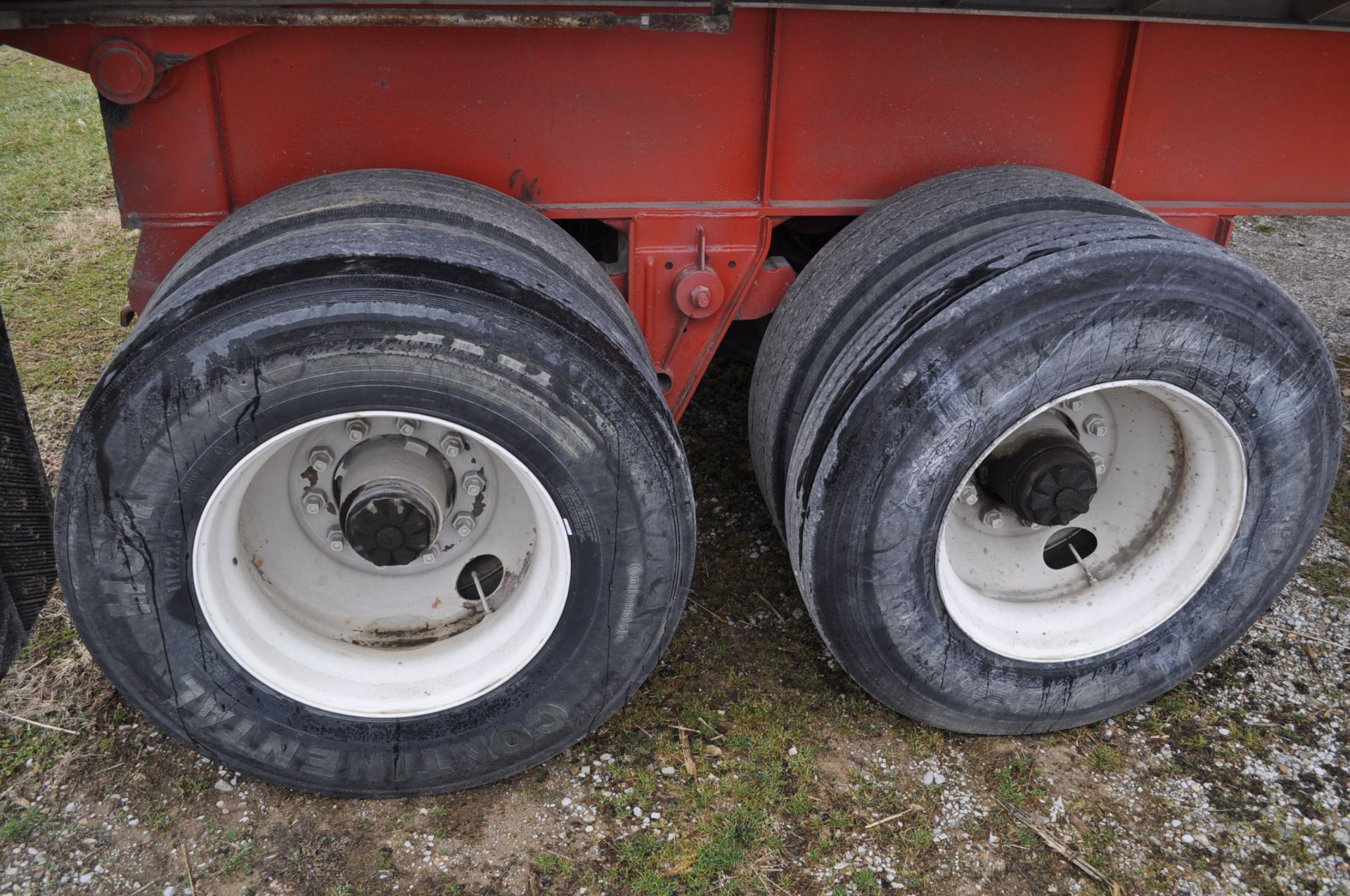 1989 34’ Fruehauf end dump aluminum trailer, 37’ steel frame, tandem axle, 11 R 22.5 tires, disc - Image 6 of 11