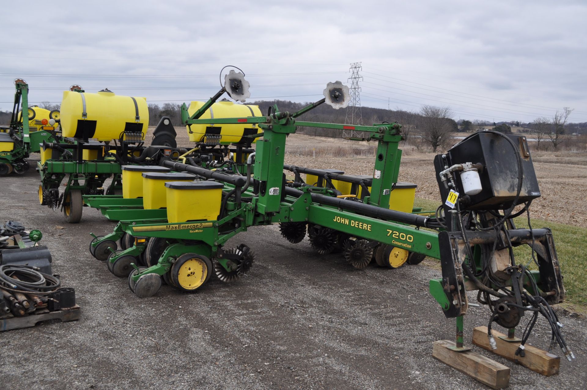 John Deere 7200 conservation 12x30” planter, front fold, no-till coulters, ME 2-row units, 1.5 bu