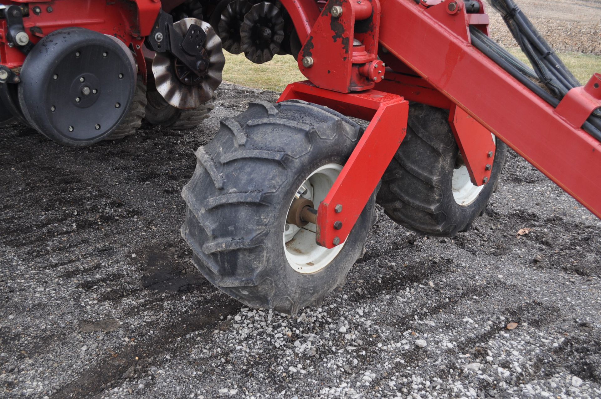 White 8831 31 x 15” planter, central fill, no-till coulters, drawbar hitch, air meter, markers, - Image 12 of 18