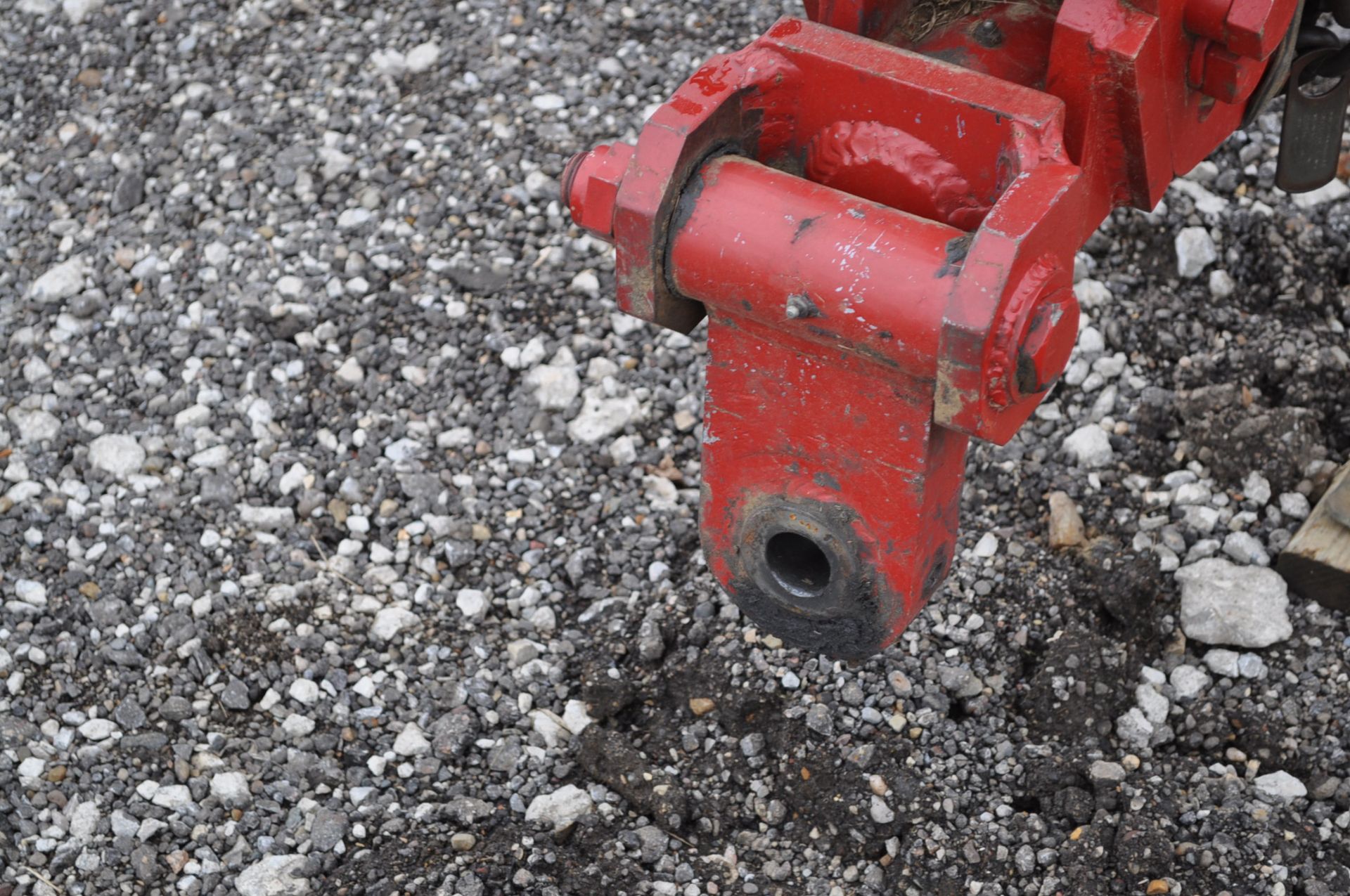 White 8831 31 x 15” planter, central fill, no-till coulters, drawbar hitch, air meter, markers, - Image 18 of 18