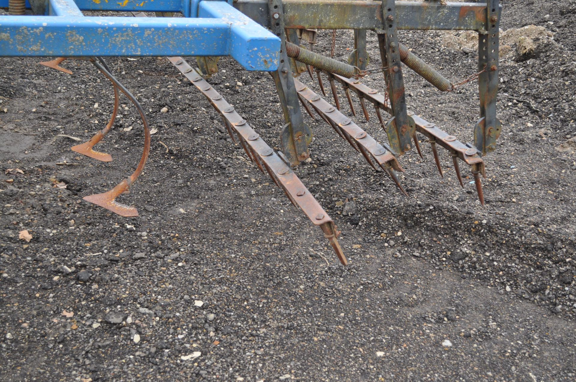 15’ field cultivator, front discs, walking tandems, 3-bar rear harrow - Image 8 of 8