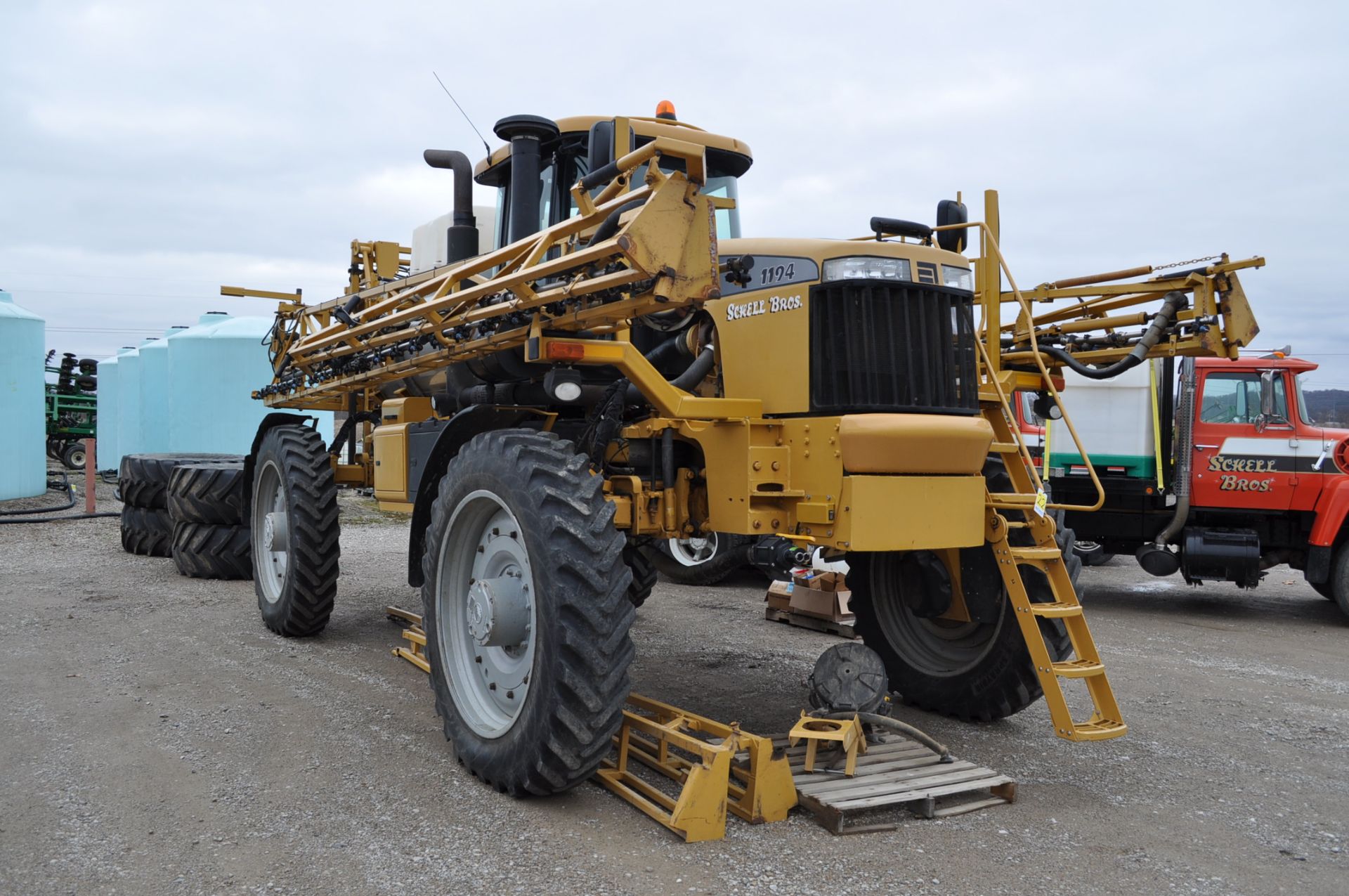 RoGator 1194 sprayer, Michelin VF 380/90 R 46 spray bib tires, 650/65 R 38 floater tires, 90’ booms, - Image 2 of 32