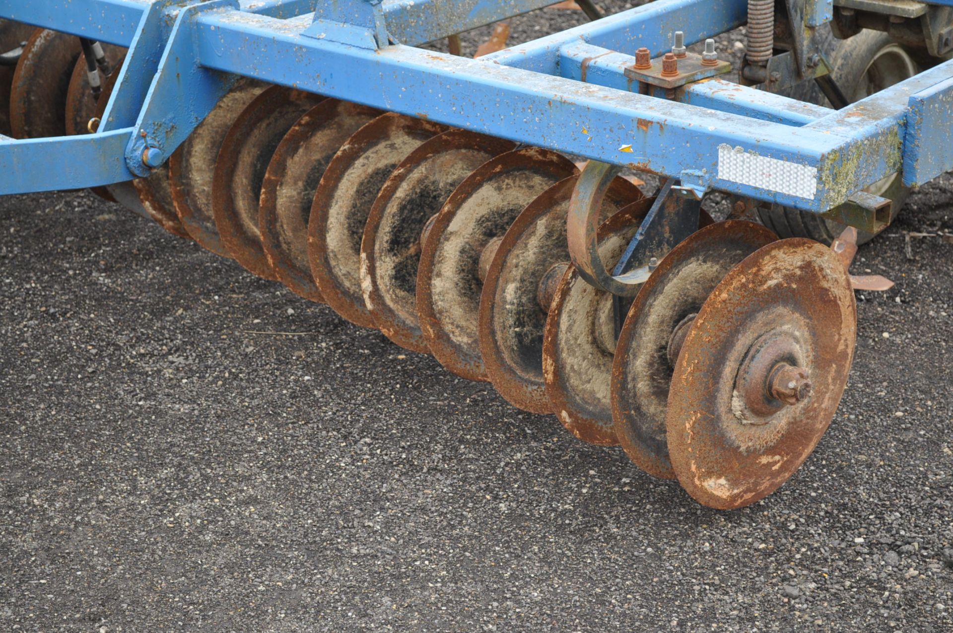 15’ field cultivator, front discs, walking tandems, 3-bar rear harrow - Image 5 of 8