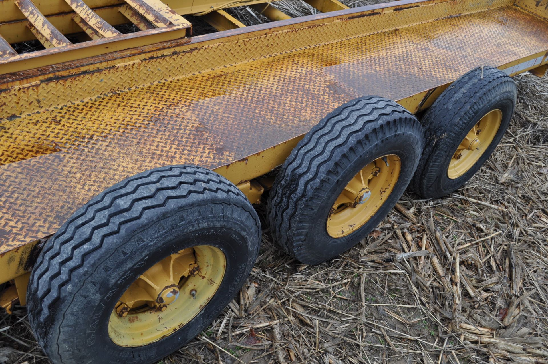 15’ x 78’ pintle hitch equipment trailer, tri-axle, 8-14.5 tires, ramps, elec brake, NO title - Image 7 of 9