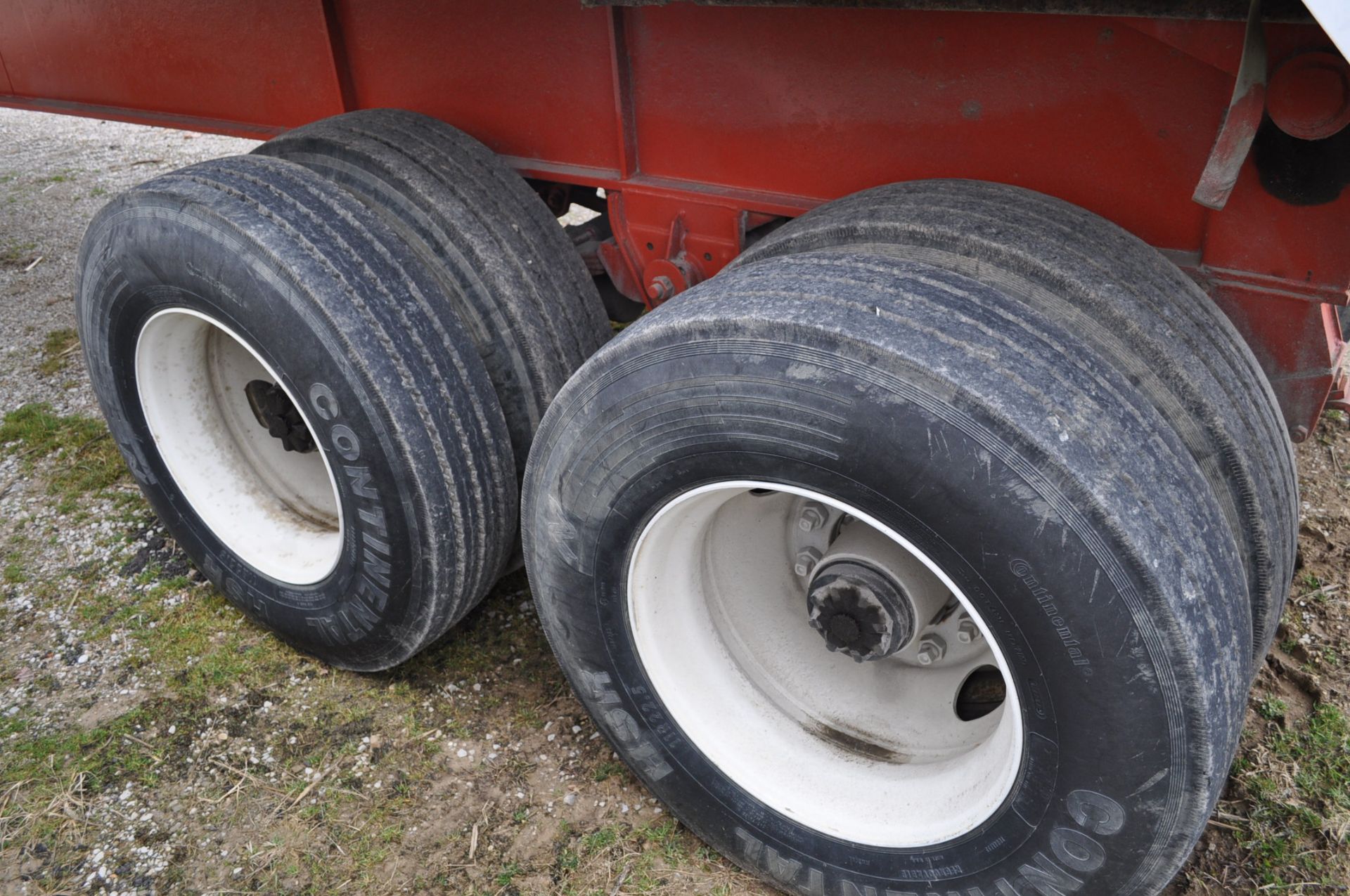 1989 34’ Fruehauf end dump aluminum trailer, 37’ steel frame, tandem axle, 11 R 22.5 tires, disc - Image 5 of 11