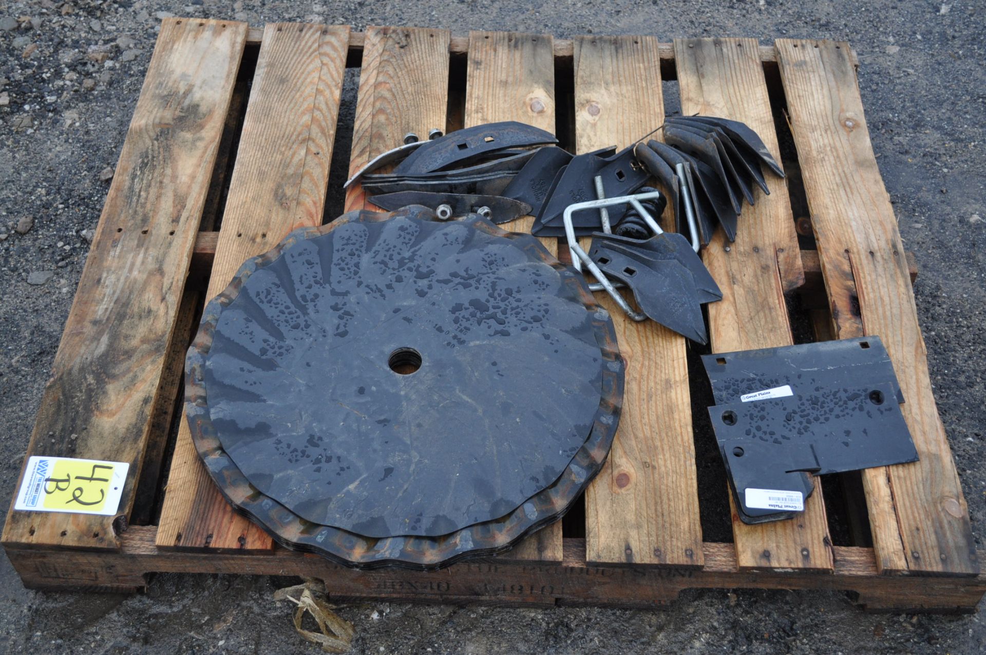 Great Plains Turbo Blades, chopper blades, field cultivator shovels, small chisel points - Image 2 of 3