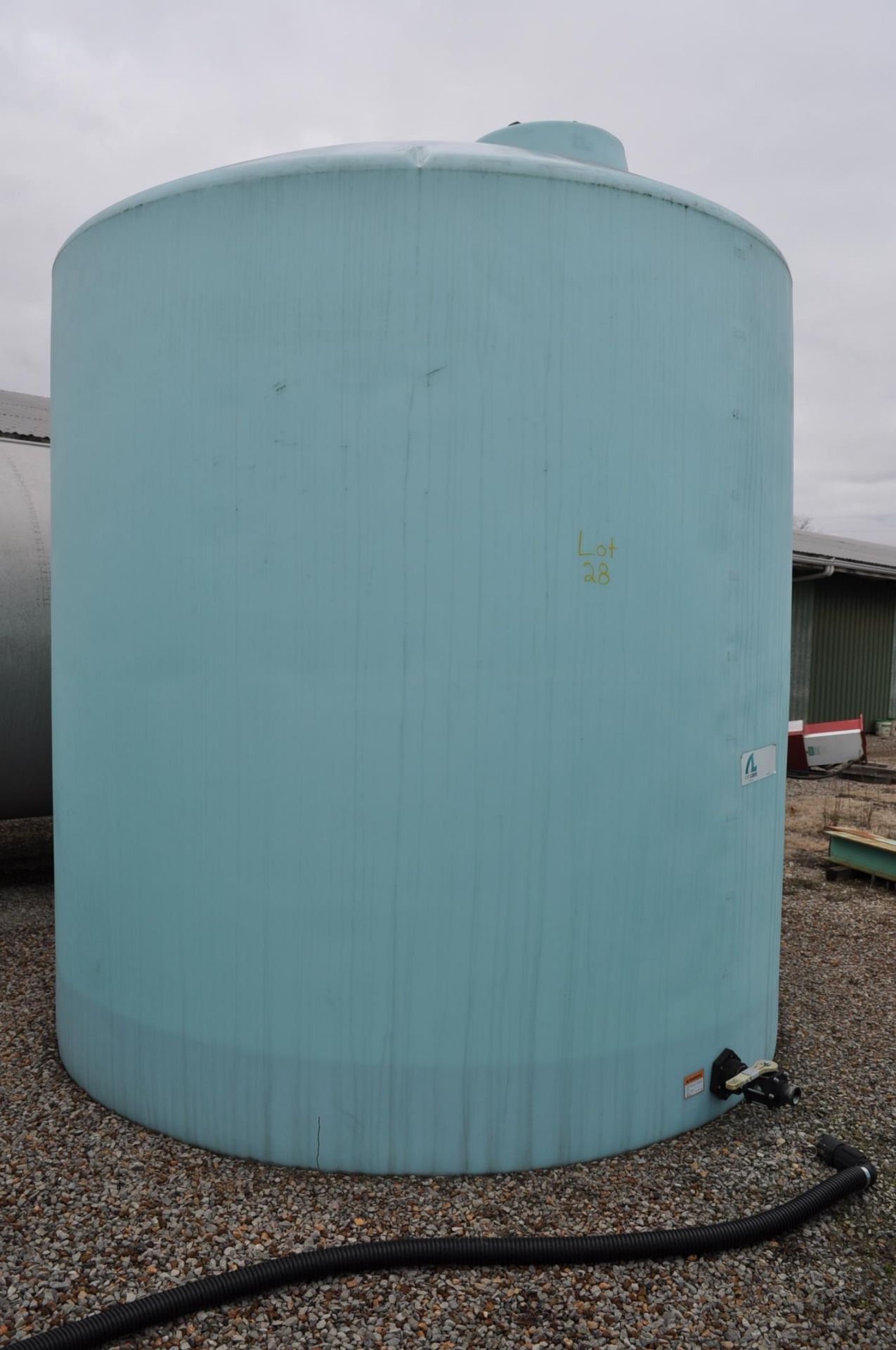 6,000 gallon poly flat bottom tank