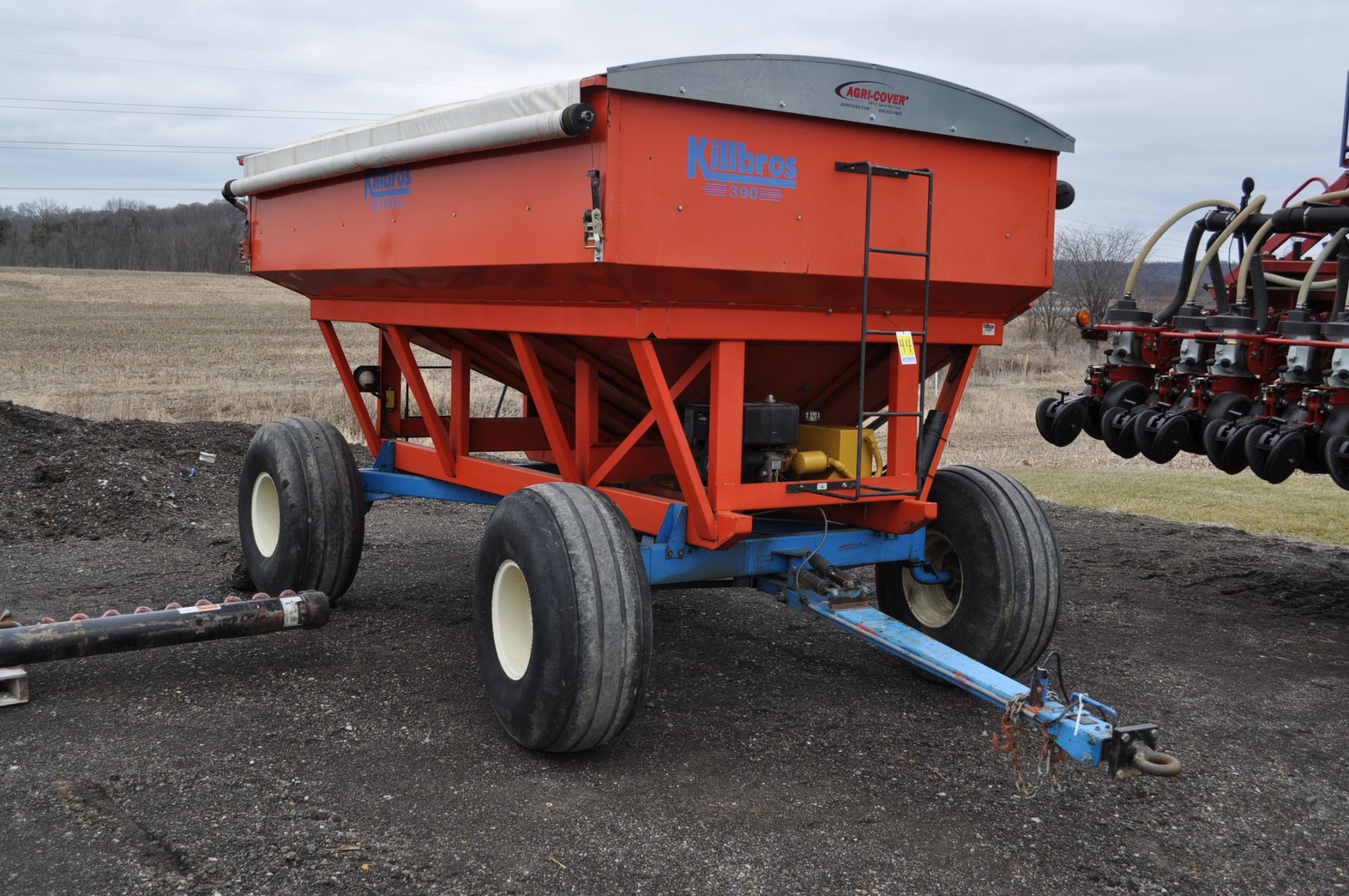 Killbros 390 gravity seed wagon, 2 compartments, sight windows, 16.5L-16.1 tires, roll tarp, - Image 2 of 10