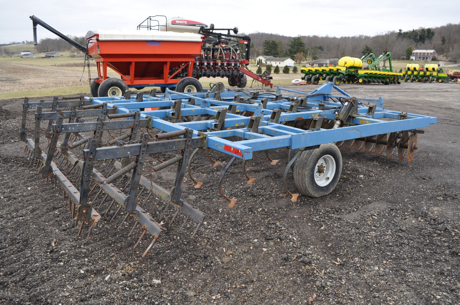 15’ field cultivator, front discs, walking tandems, 3-bar rear harrow - Image 3 of 8