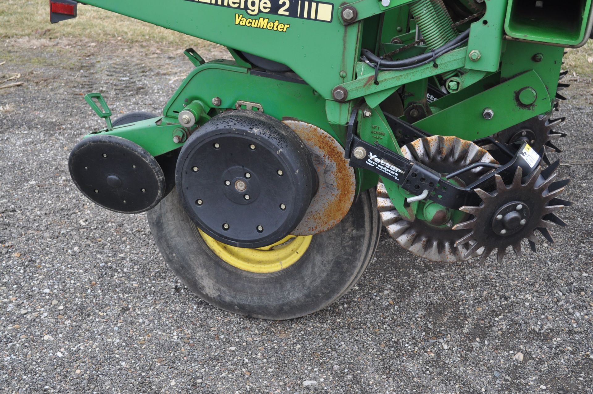 John Deere 7200 conservation 24 x 30” planter, front fold, 3 bu boxes, no-till coulters, floating - Image 5 of 14