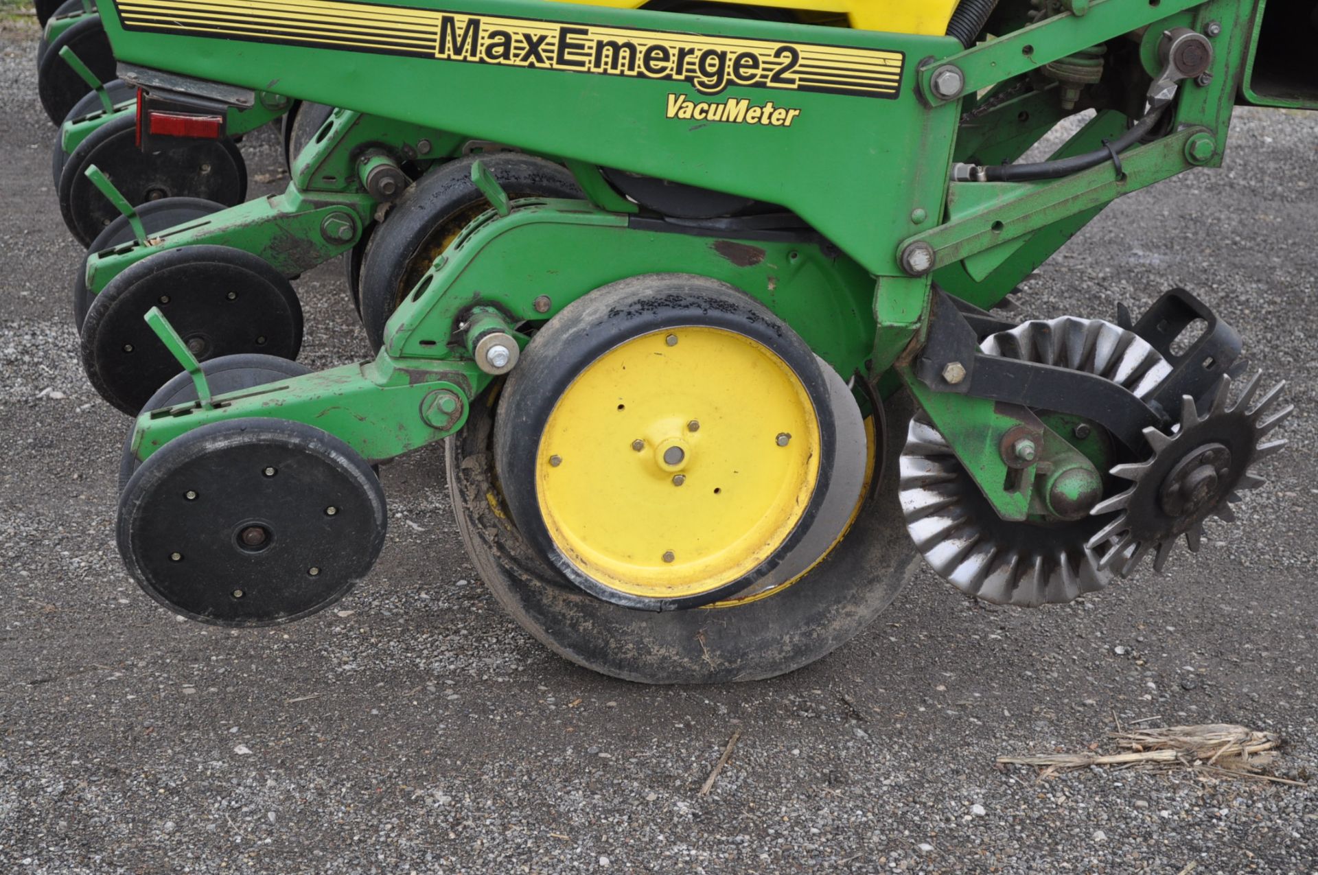 John Deere 7200 conservation 12x30” planter, front fold, no-till coulters, ME 2-row units, 1.5 bu - Image 5 of 12