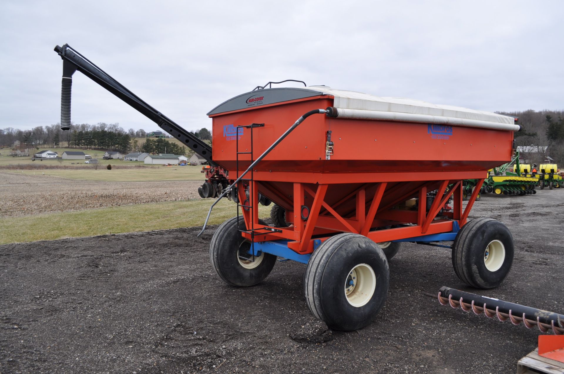 Killbros 390 gravity seed wagon, 2 compartments, sight windows, 16.5L-16.1 tires, roll tarp, - Image 4 of 10