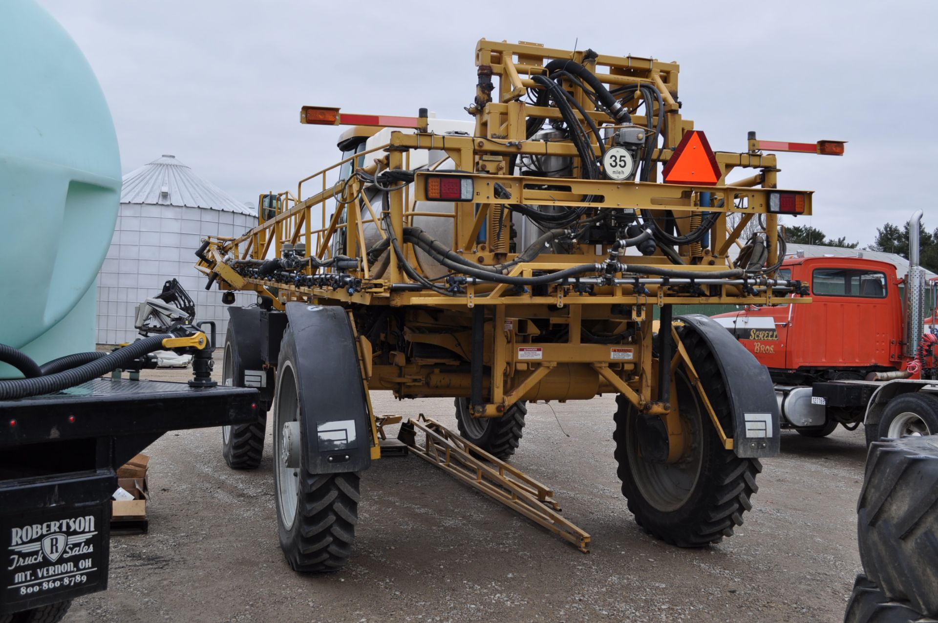 RoGator 1194 sprayer, Michelin VF 380/90 R 46 spray bib tires, 650/65 R 38 floater tires, 90’ booms, - Image 4 of 32