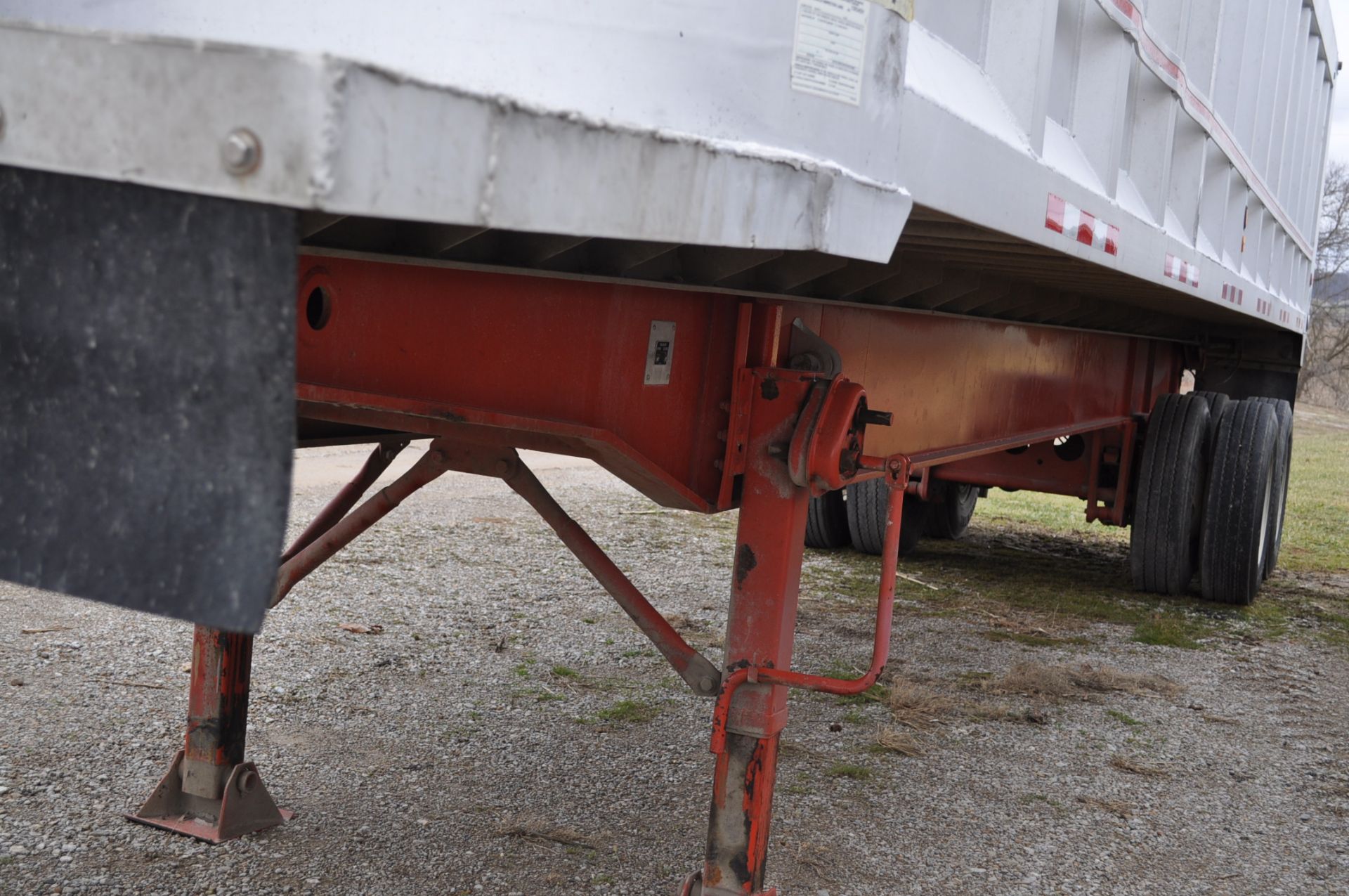 1989 34’ Fruehauf end dump aluminum trailer, 37’ steel frame, tandem axle, 11 R 22.5 tires, disc - Image 10 of 11