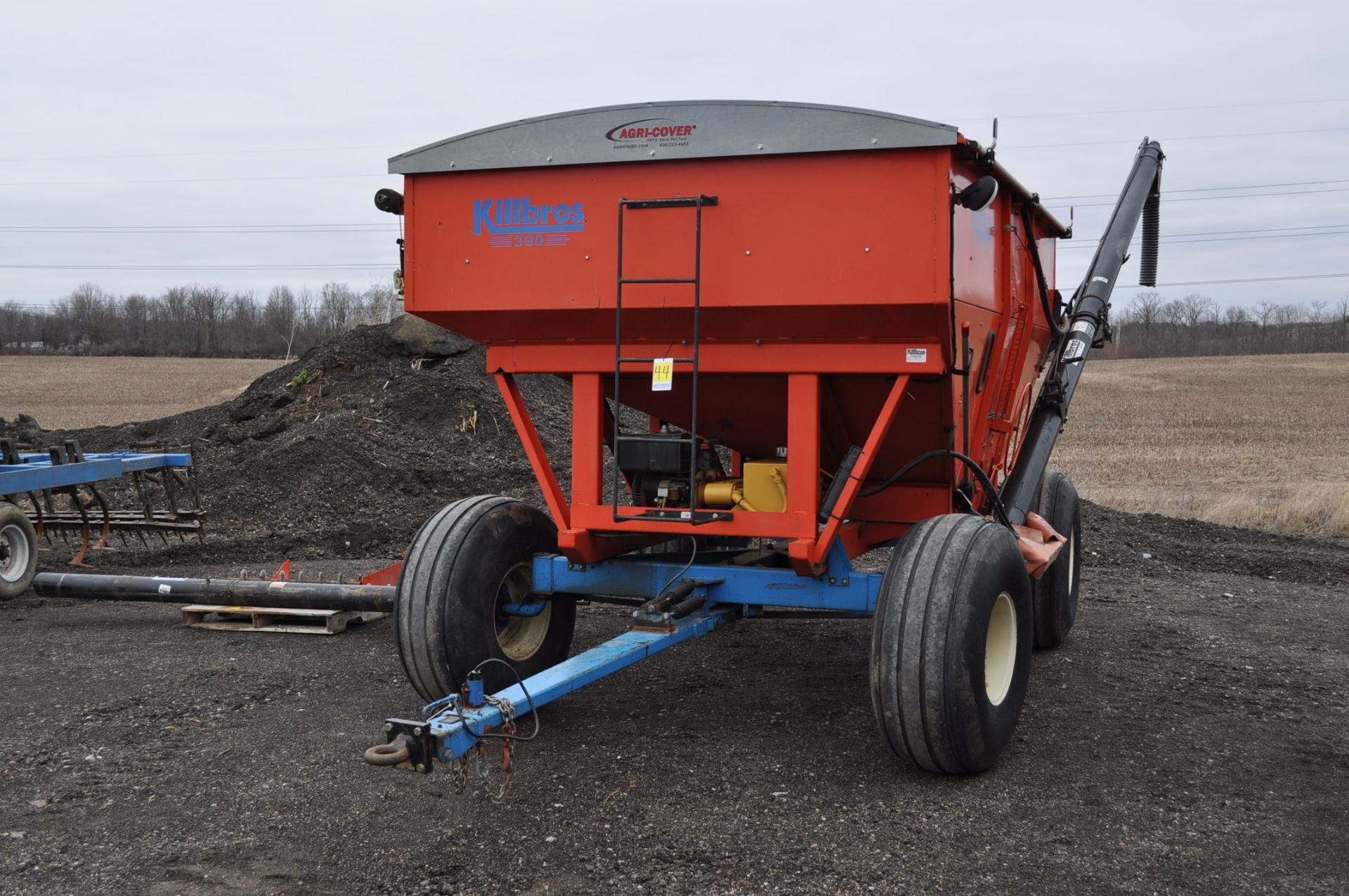 Killbros 390 gravity seed wagon, 2 compartments, sight windows, 16.5L-16.1 tires, roll tarp,