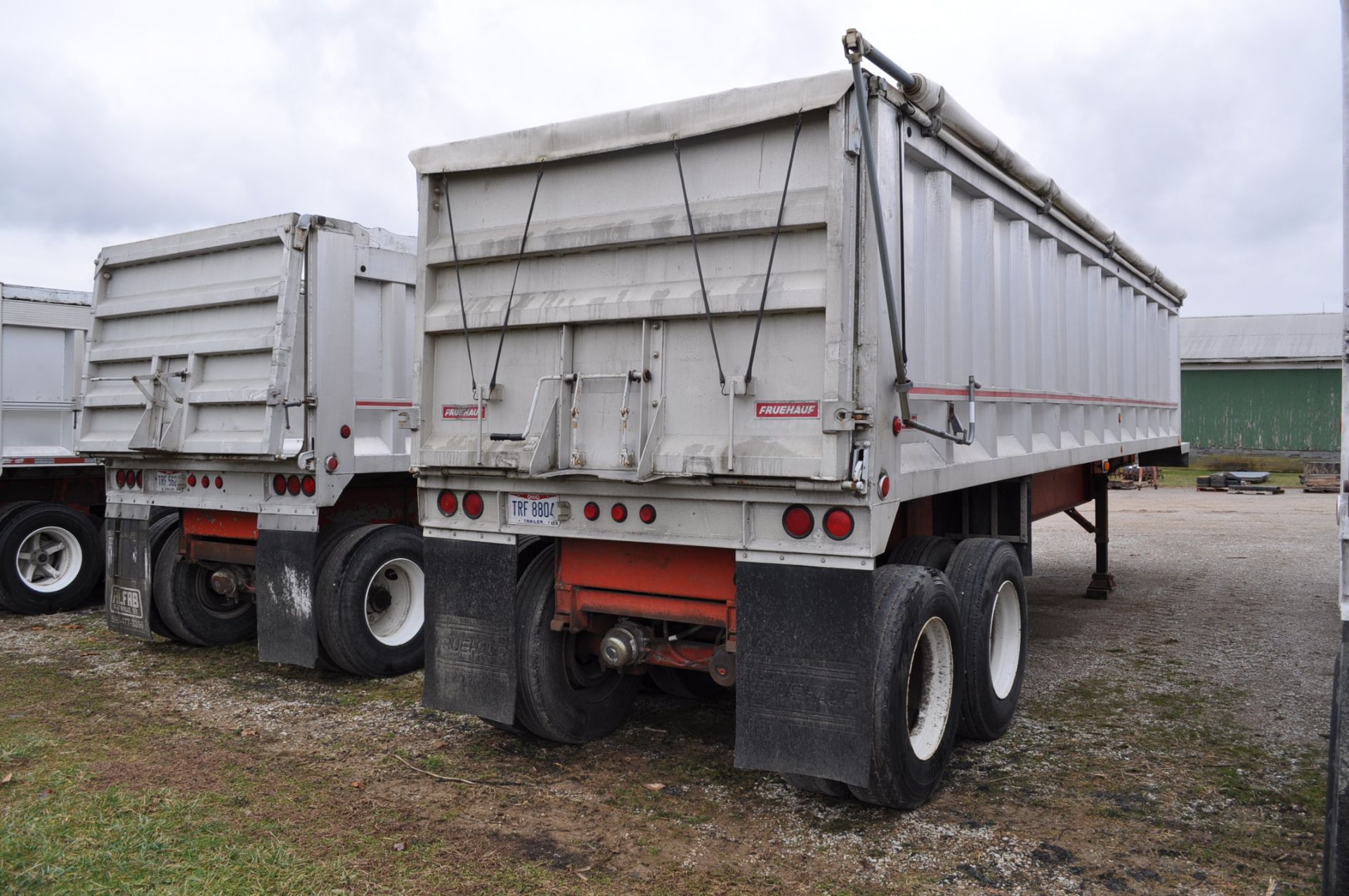 1986 33’ Fruehauf end dump aluminum trailer, 35’ steel frame, tandem axle, 11 R 24.5 tires, disc - Image 3 of 9