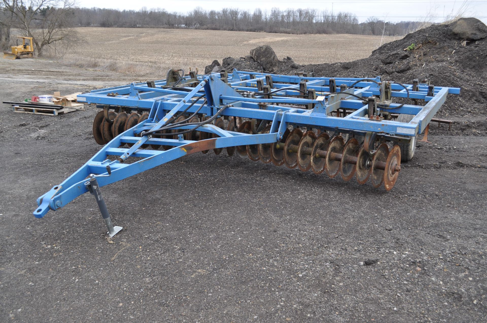 15’ field cultivator, front discs, walking tandems, 3-bar rear harrow