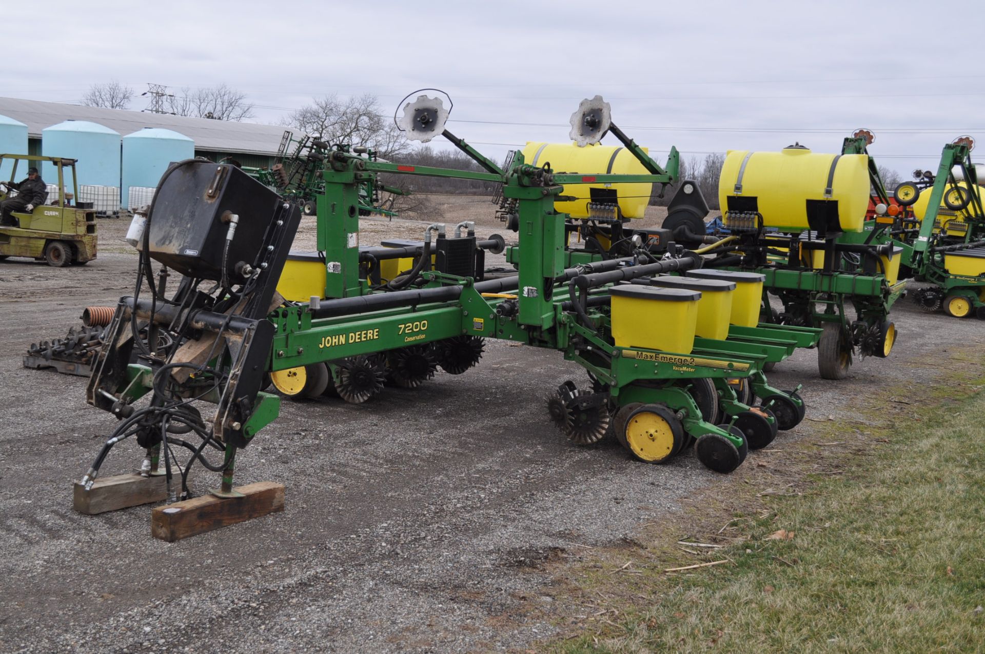 John Deere 7200 conservation 12x30” planter, front fold, no-till coulters, ME 2-row units, 1.5 bu - Image 2 of 12