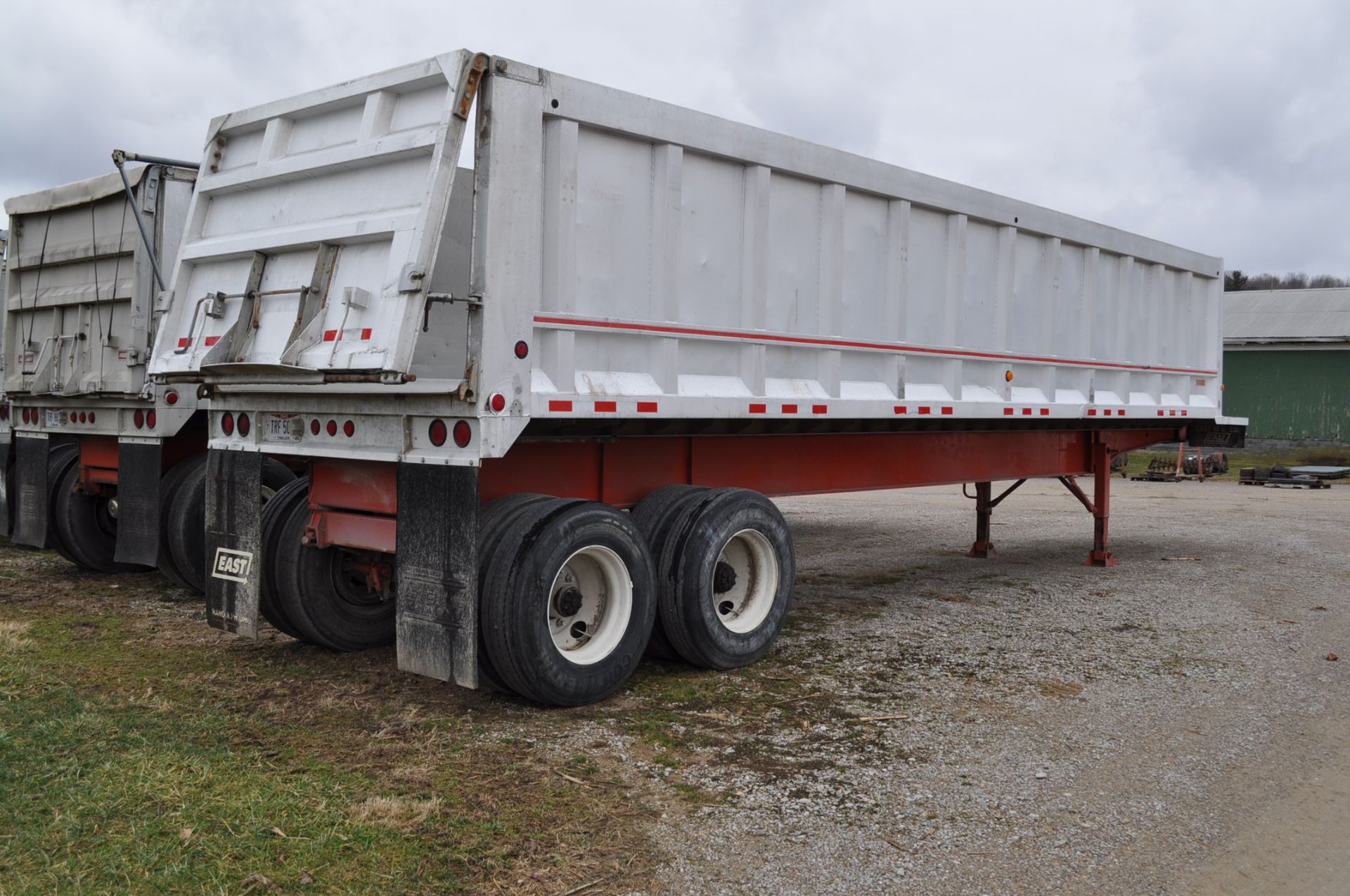 1989 34’ Fruehauf end dump aluminum trailer, 37’ steel frame, tandem axle, 11 R 22.5 tires, disc - Image 3 of 11