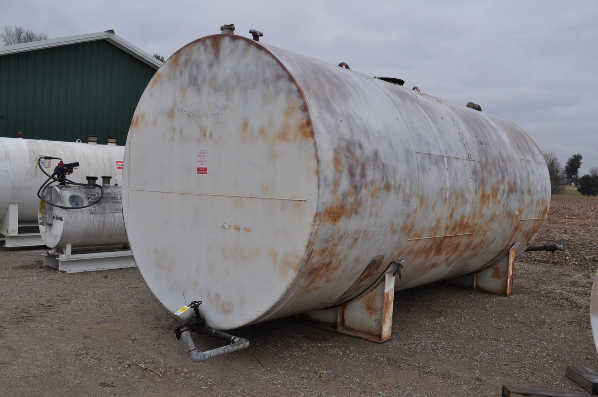 10,000 gallon single-wall fuel tank, plumbed for 3” Kamlok fill, saddles, 110 v pump w/ meter & auto