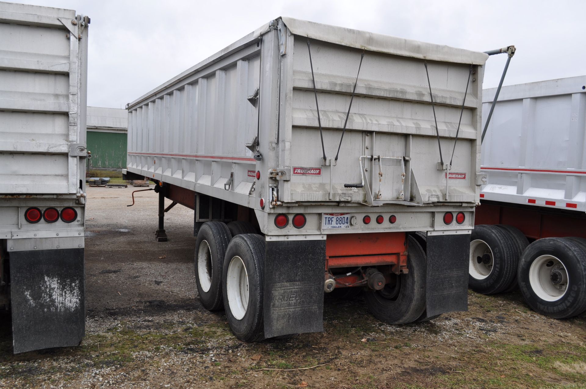 1986 33’ Fruehauf end dump aluminum trailer, 35’ steel frame, tandem axle, 11 R 24.5 tires, disc - Image 4 of 9