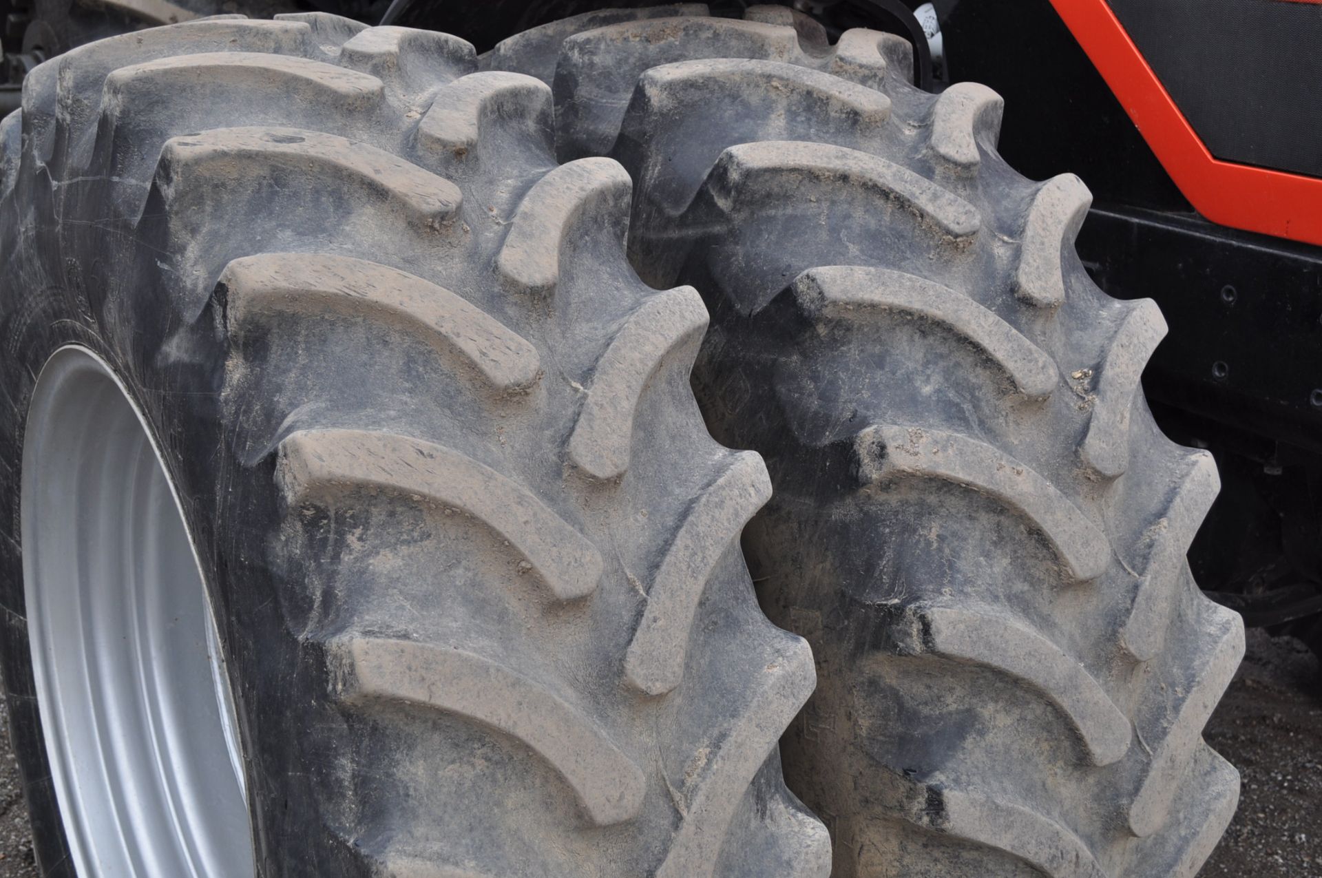Agco Allis 9695 MFWD tractor, 520/85 R 42 rear duals, 420/90 R 30 front duals, fenders, frt wts, 3 - Image 8 of 18