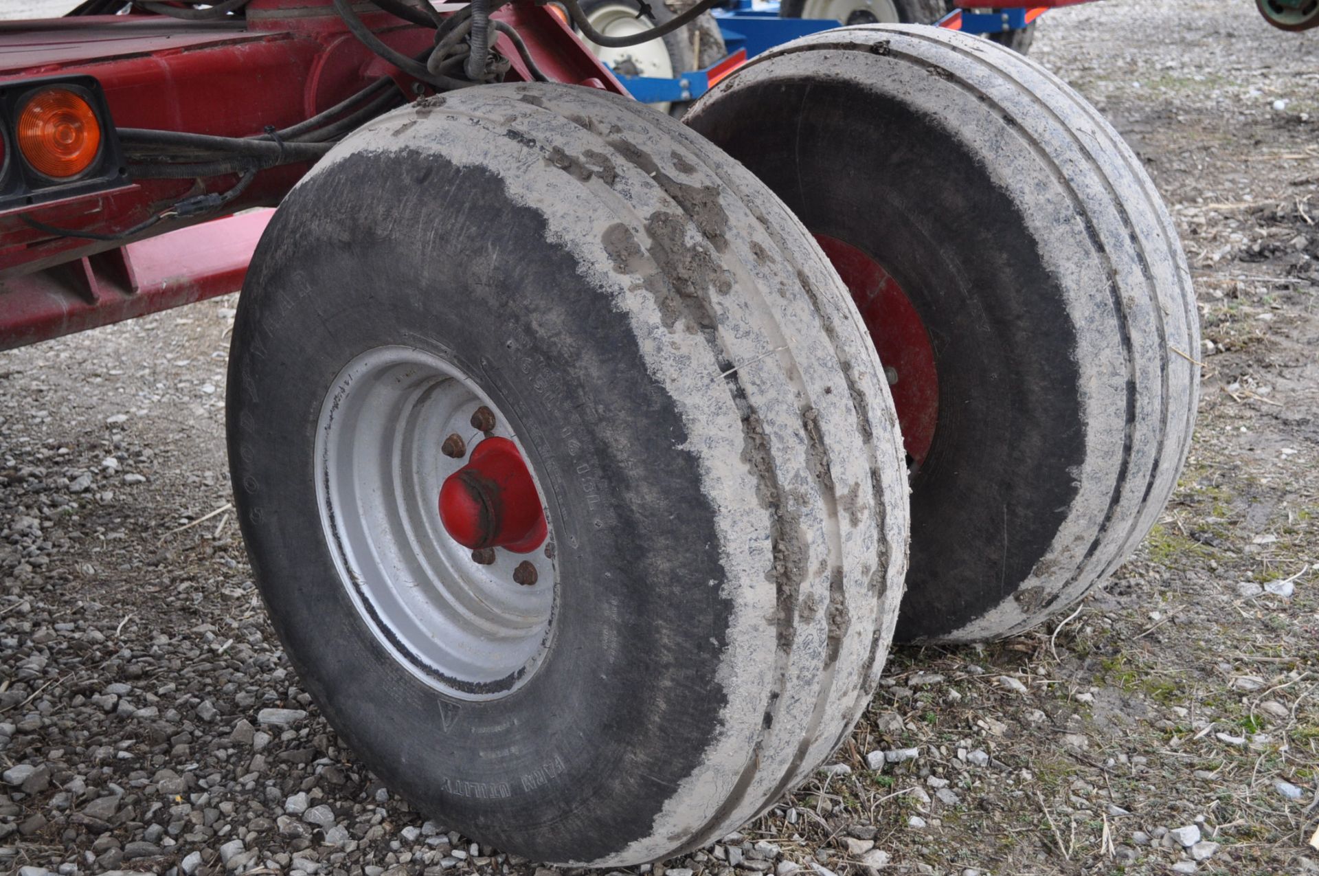 CIH 1200PT AFS Corn Planter 12R-30” Liquid, Sunco DBL Disc unit mid fert coulters, plumbed for pop - Image 6 of 19