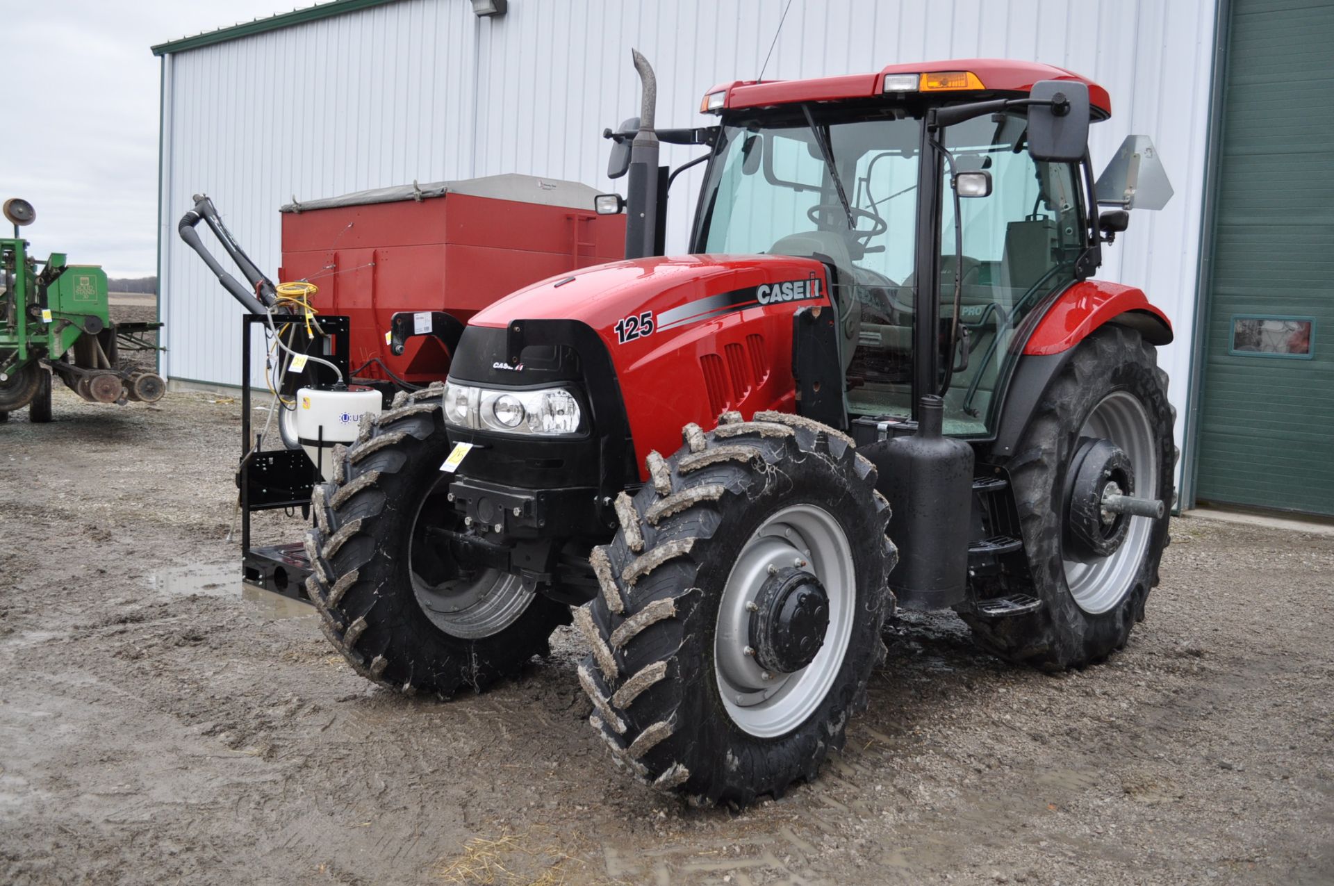 CIH 125 Maxxum Pro MFWD, CHA, 3 remotes, 3pt. 540/1000 pto, Air seat, 16spd pwr shuttle shift, 460/