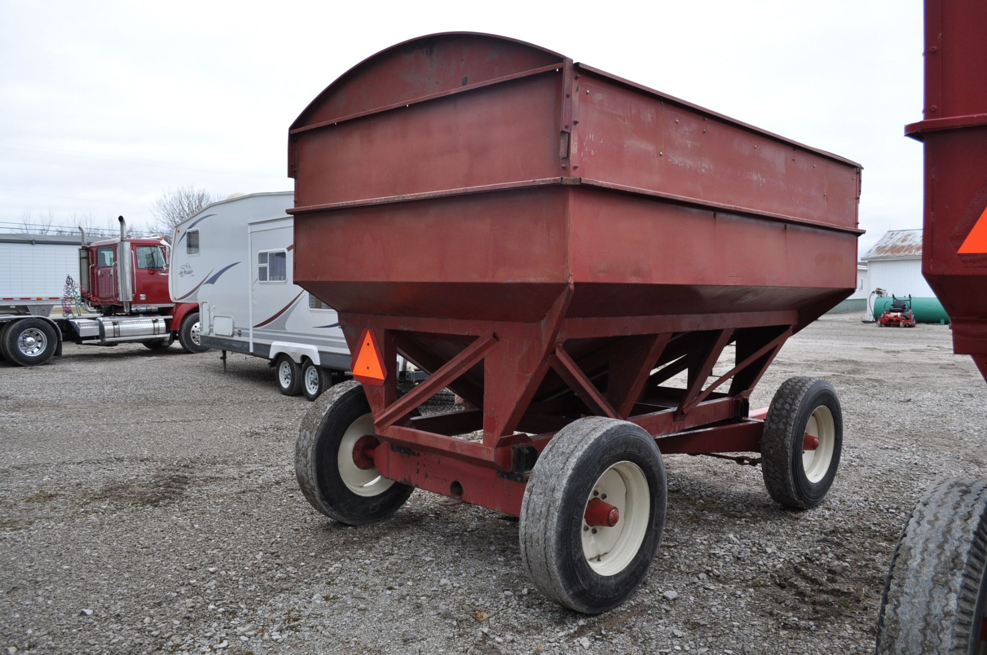 J&M 350 gravity wagon on gear, 22.5 tires - Image 3 of 9