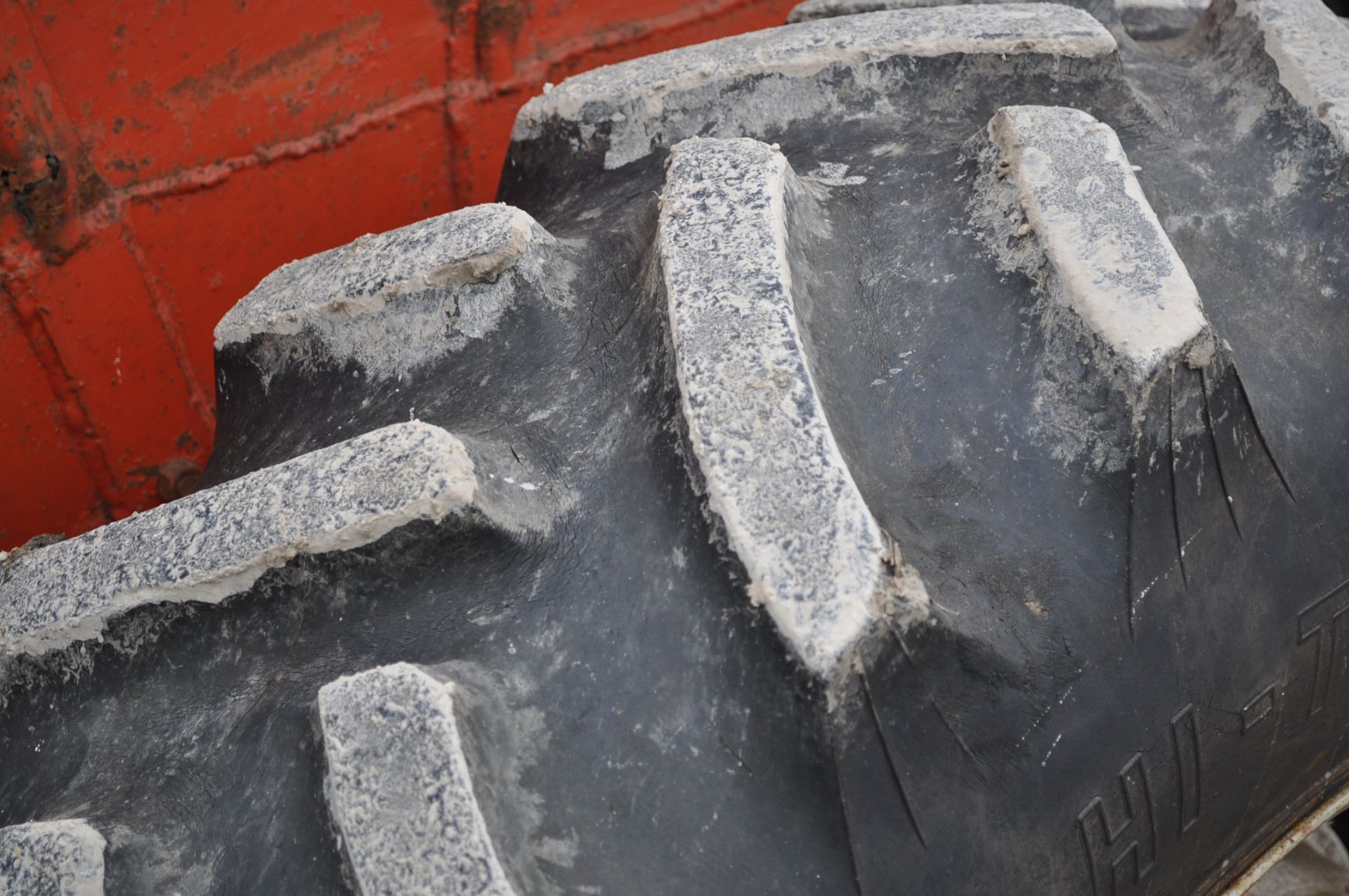 Allis-Chalmers D17 tractor, 12.4R28 rear tires, 540 PTO, snap coupler, sells with 9' blade, no - Image 7 of 14