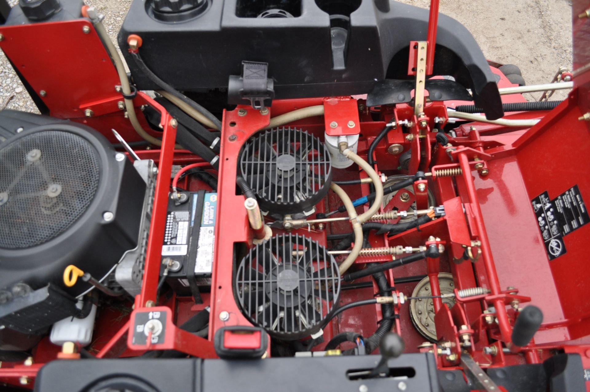 Ferris IS 2000 Zero Turn Mower 61” Deck 30HP Vanguard Big Block motor, 281 Hrs - Image 7 of 11