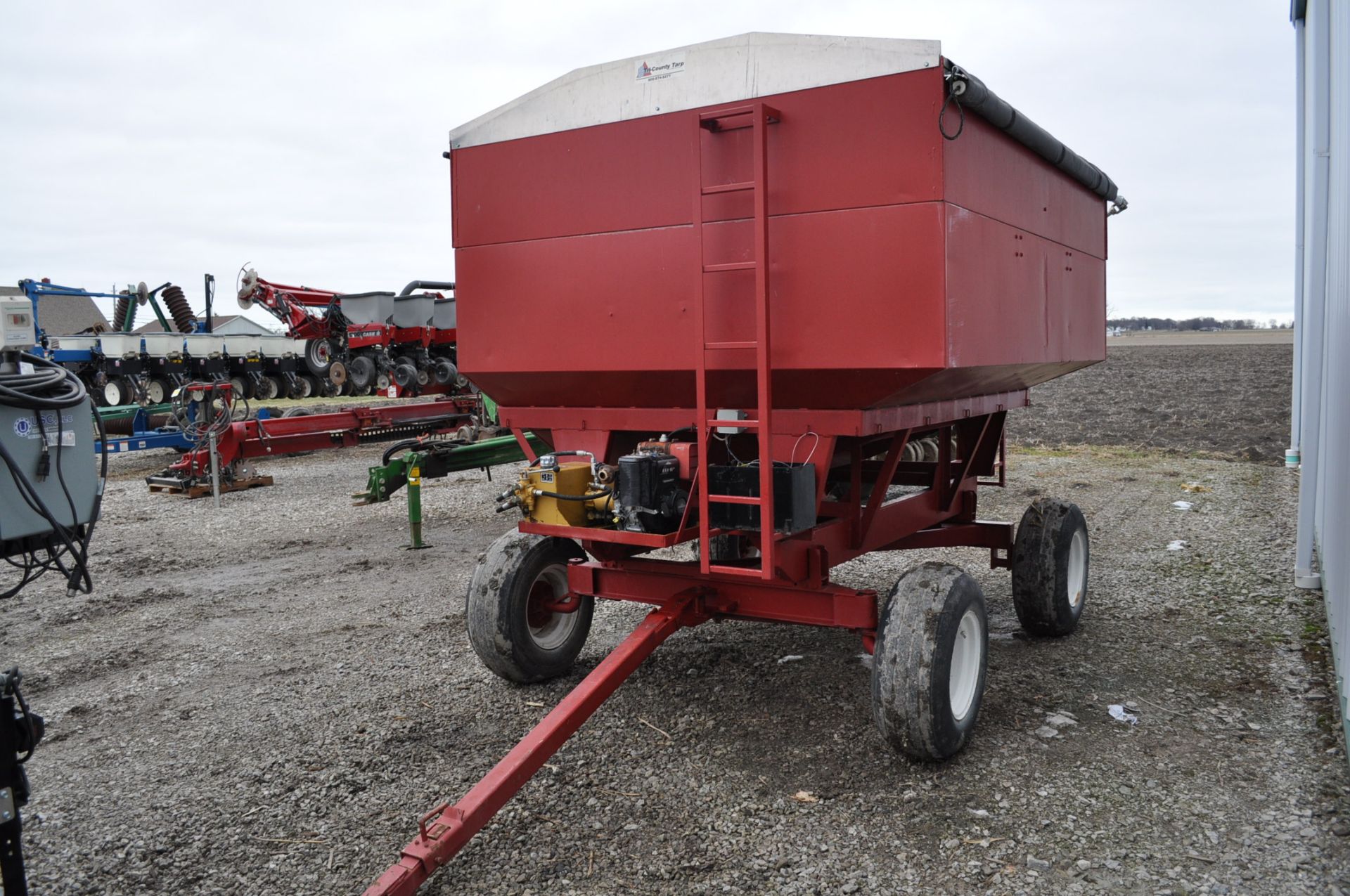 UM Seed Wagon w/ Gear Dual Compartment w/ brush auger, porta power, roll tarp - Image 2 of 10