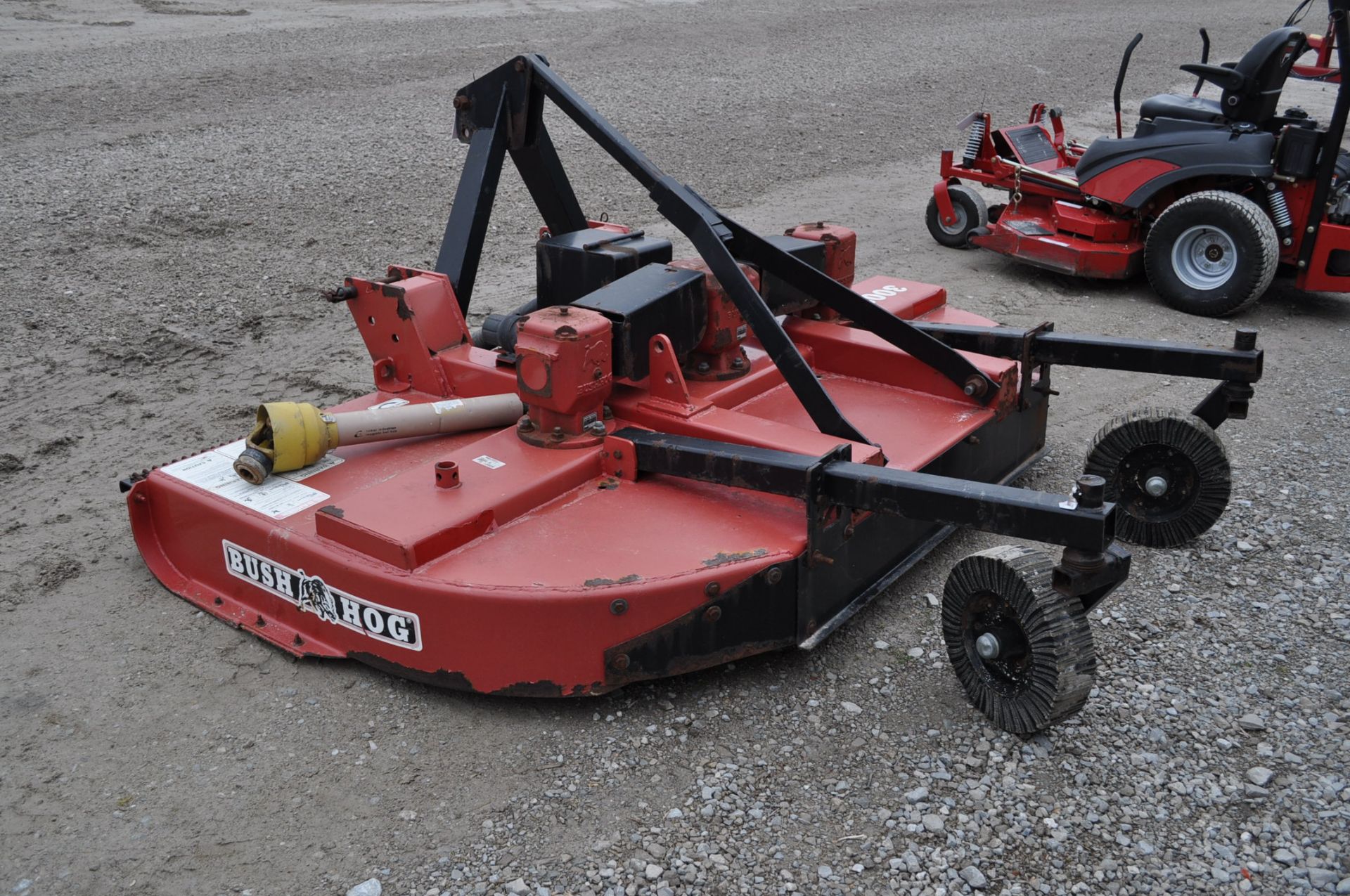 Brush Hog 3008 rotay mower, dual blades, 540 PTO, tail wheels - Image 4 of 7